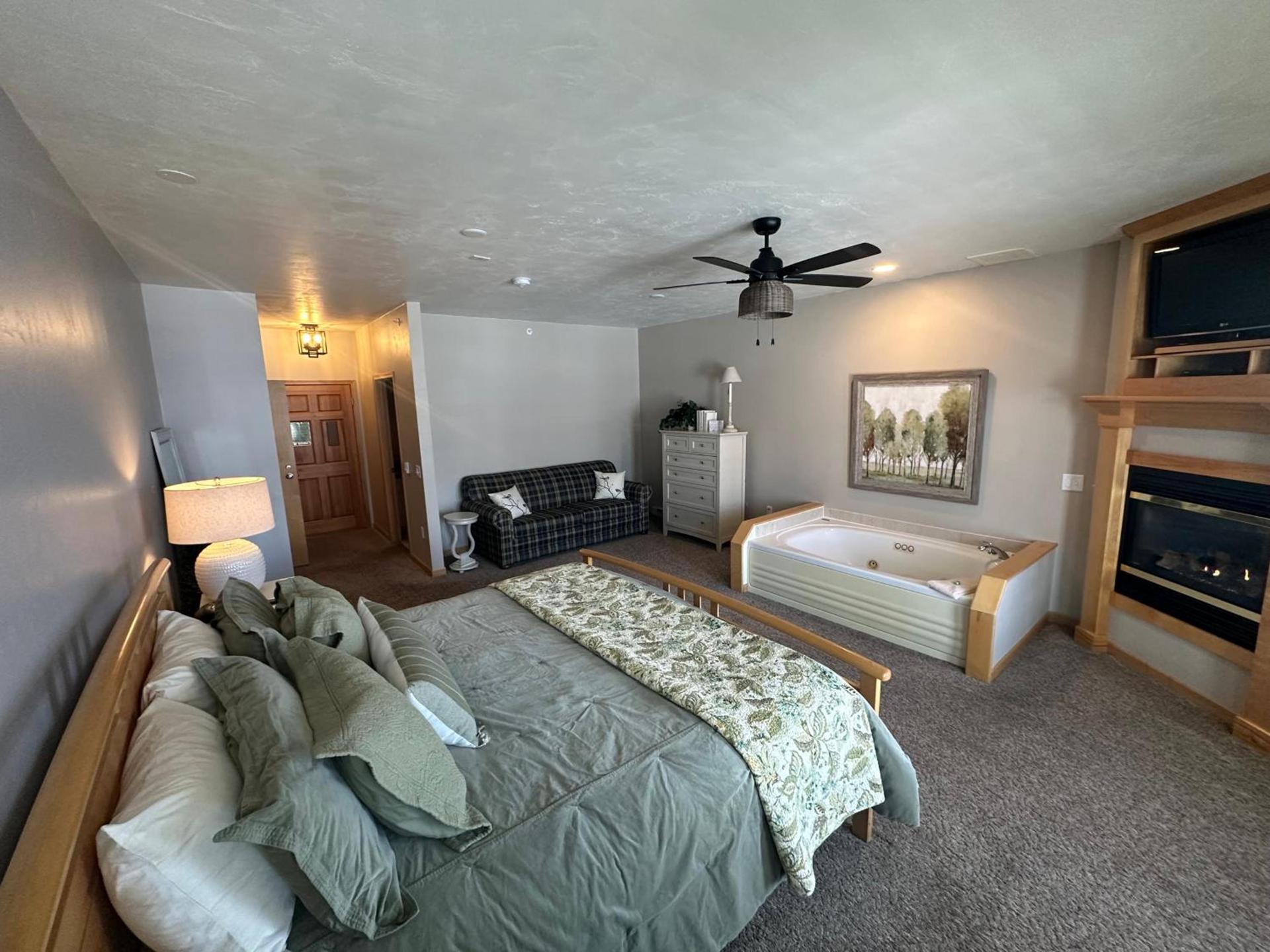 Birchwood Lodge photo 37