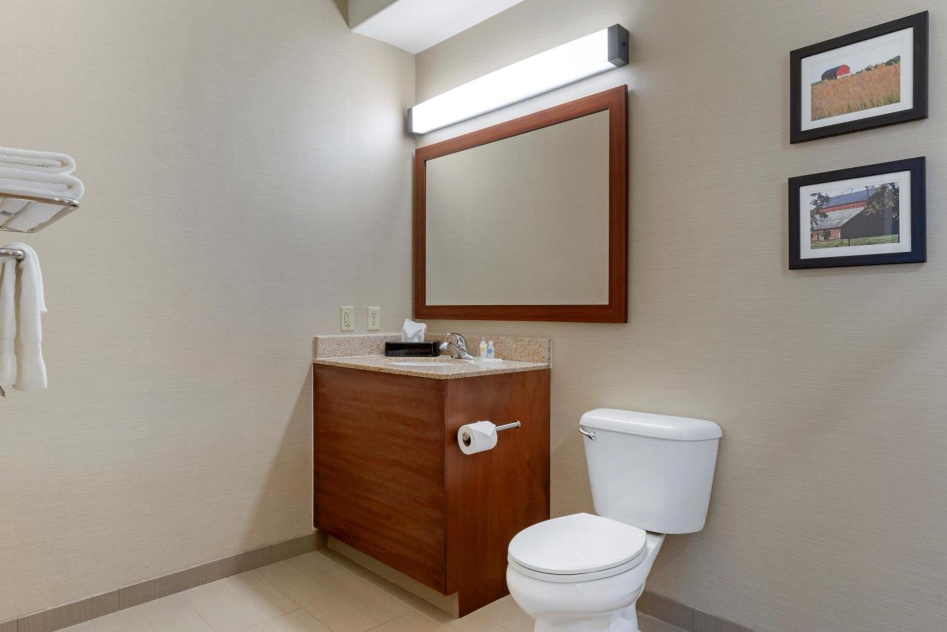 Comfort Suites Marysville-Yuba City photo 37