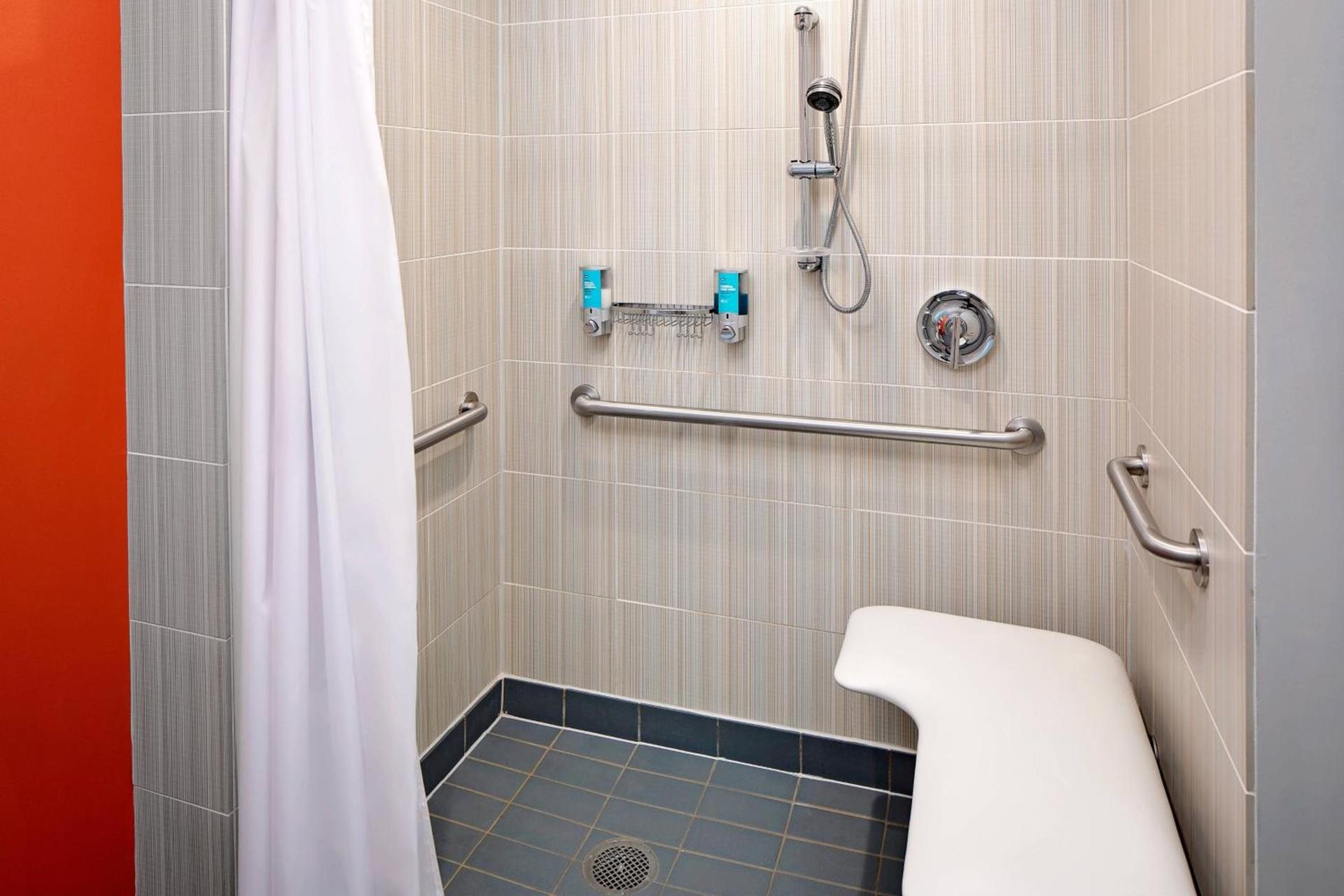 Aloft by Marriott Green Bay photo 15
