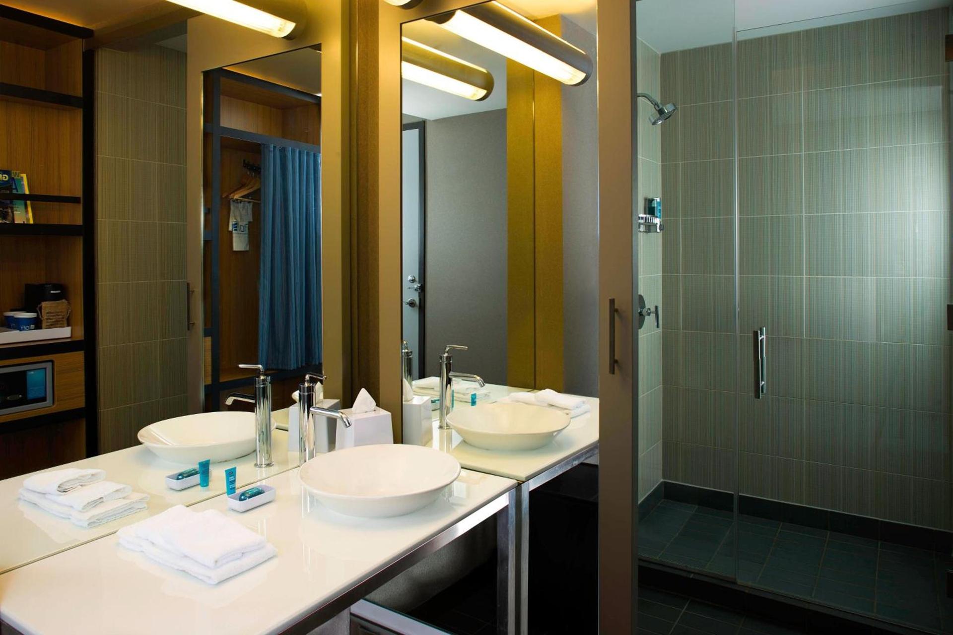 Aloft by Marriott Green Bay photo 17