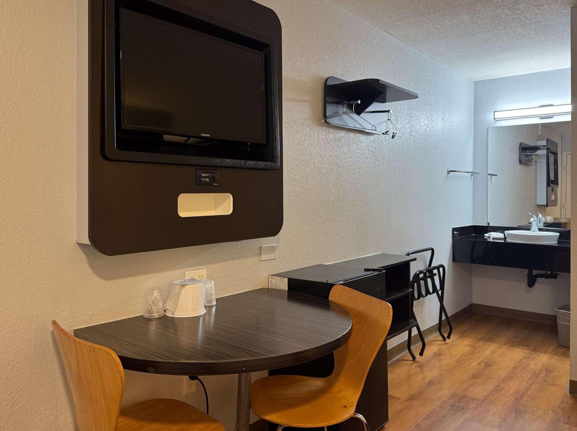 Motel 6-Simi Valley, CA photo 7