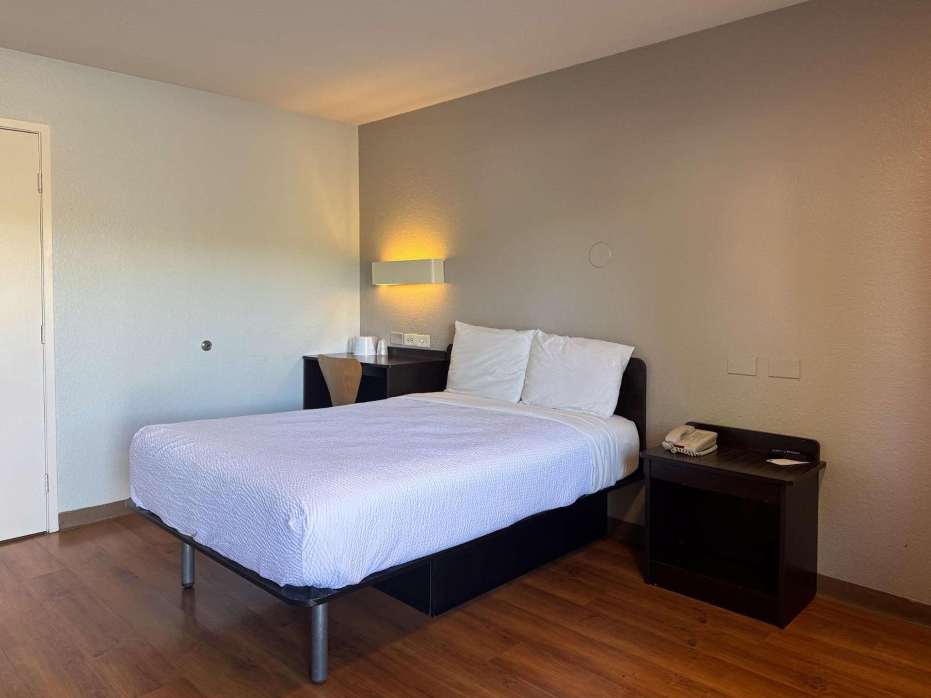 Motel 6-Simi Valley, CA photo 8