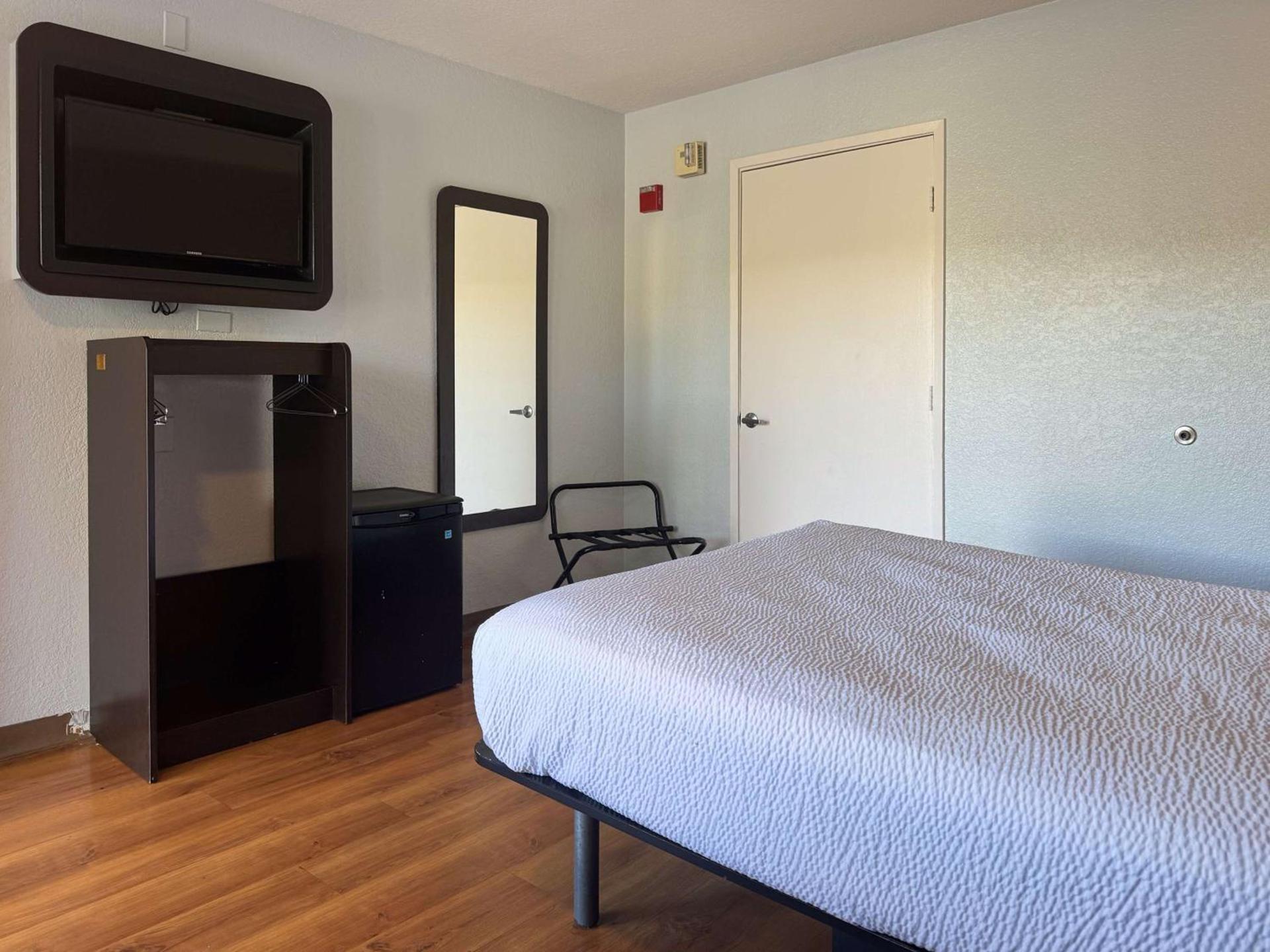 Motel 6-Simi Valley, CA photo 9