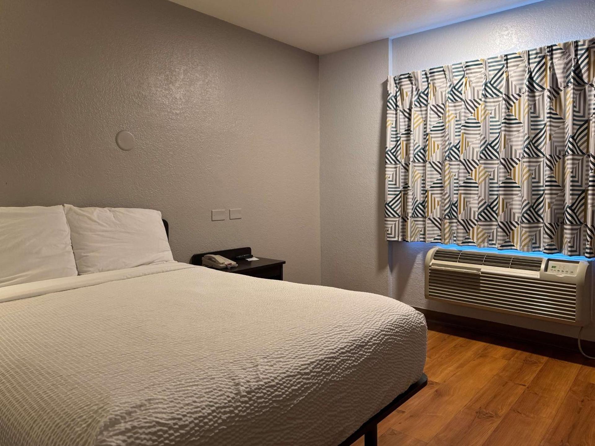 Motel 6-Simi Valley, CA photo 10