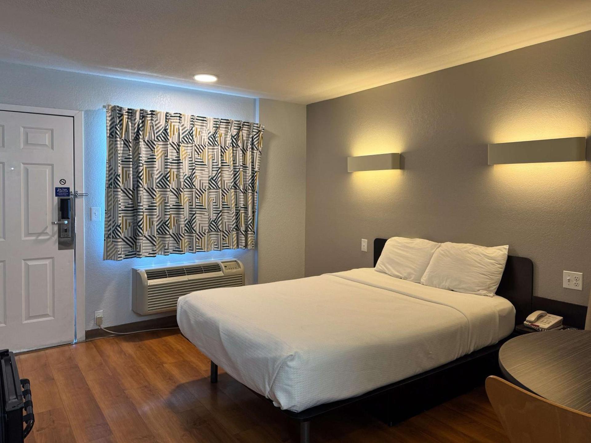 Motel 6-Simi Valley, CA photo 12