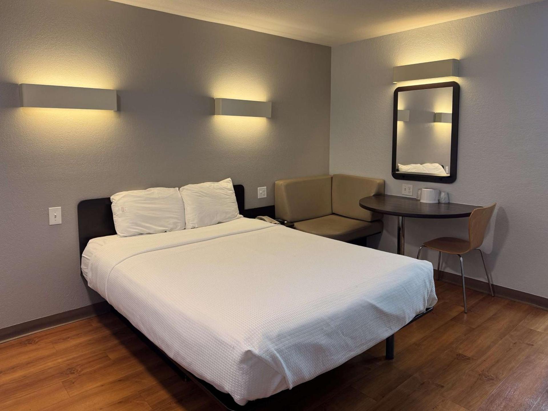 Motel 6-Simi Valley, CA photo 13