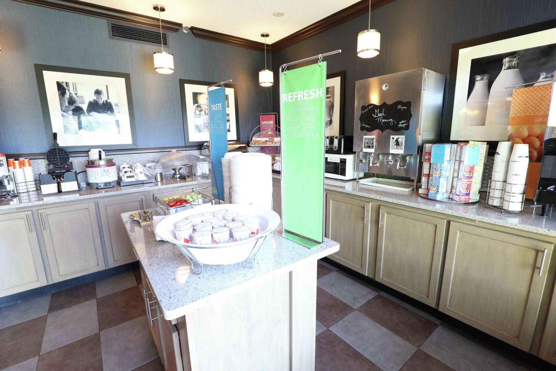 Hampton Inn Dyersburg photo 11