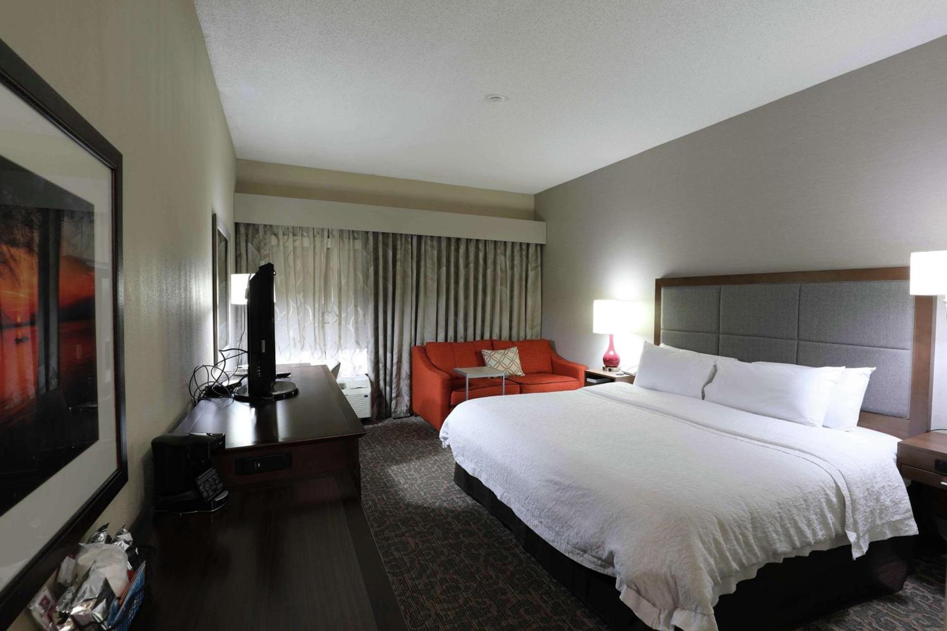 Hampton Inn Dyersburg photo 23