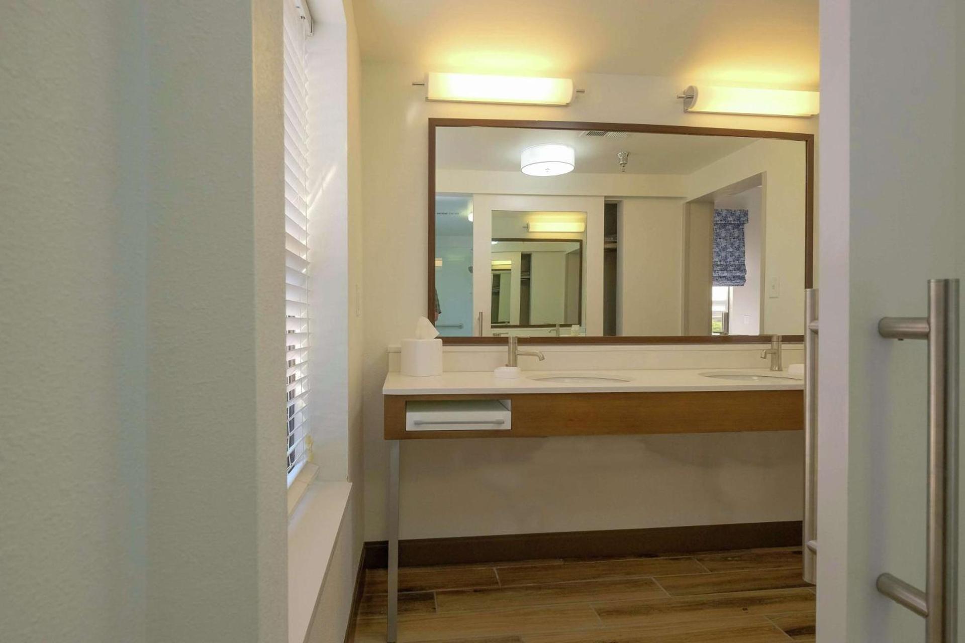 Hampton Inn Edenton photo 15
