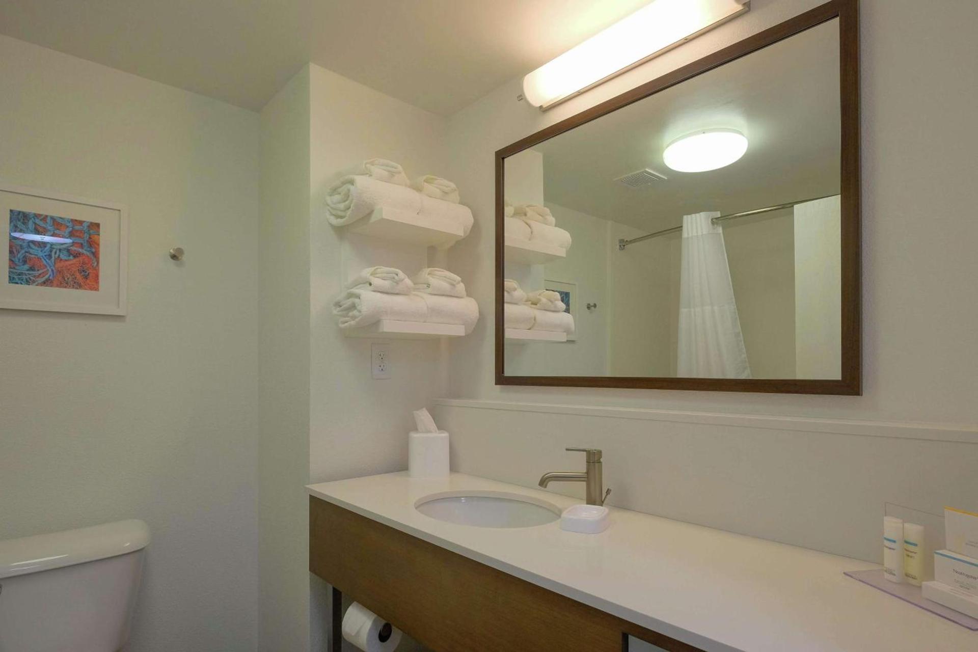 Hampton Inn Edenton photo 19