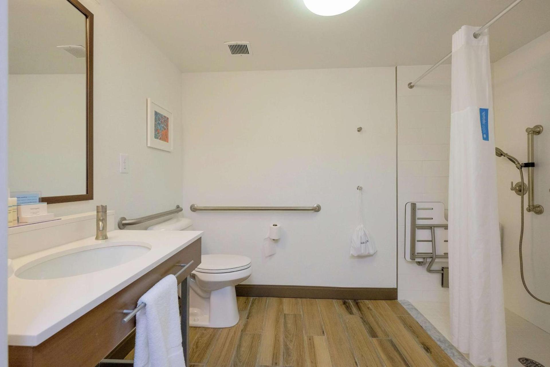 Hampton Inn Edenton photo 32