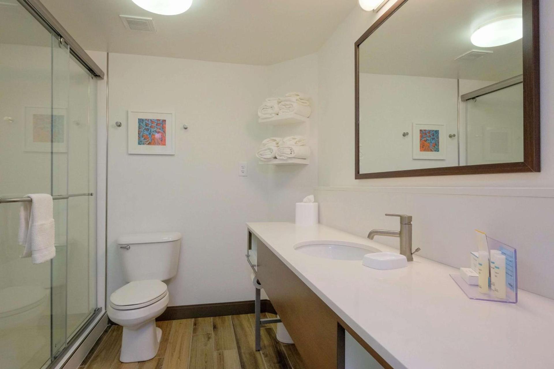 Hampton Inn Edenton photo 42