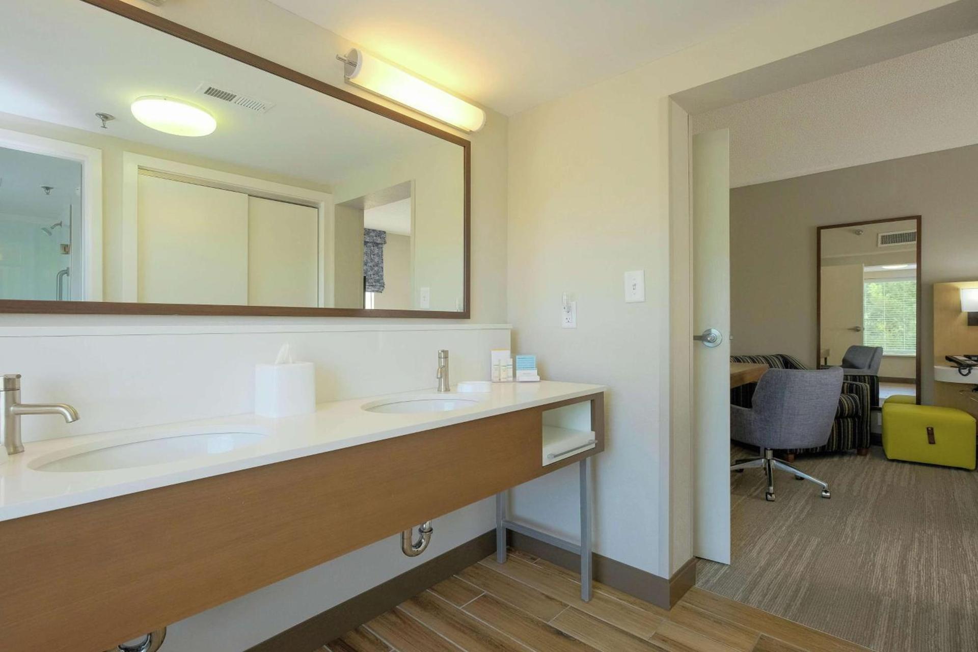 Hampton Inn Edenton photo 49