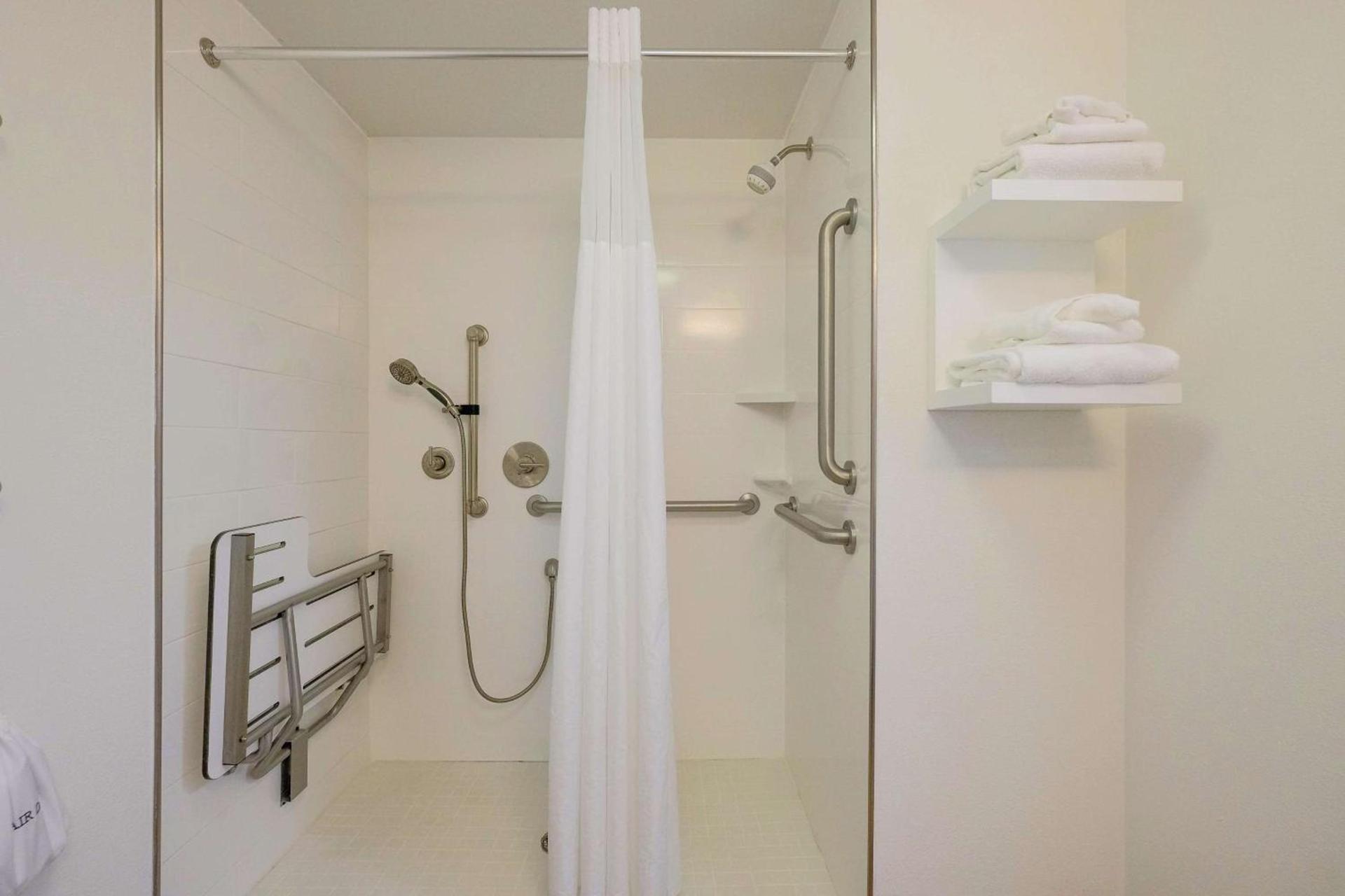 Hampton Inn Edenton photo 62
