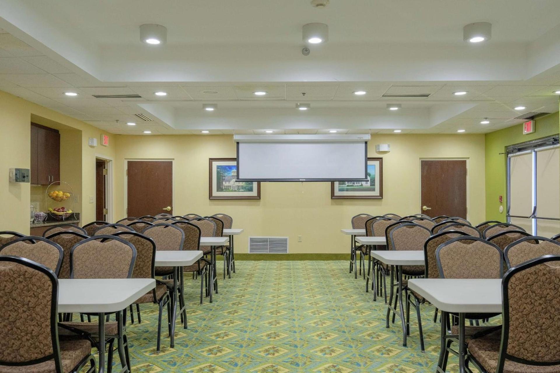Hampton Inn Edenton photo 63