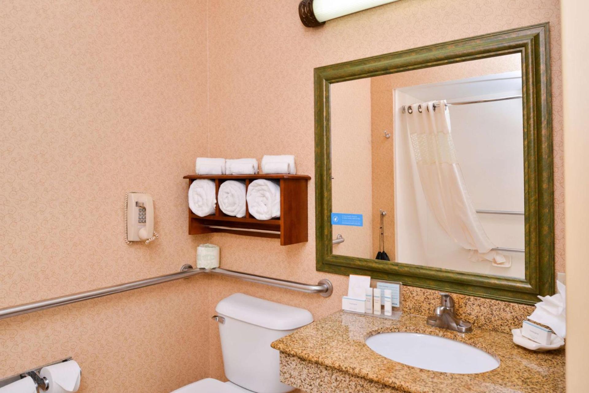 Hampton Inn Elkhart photo 14