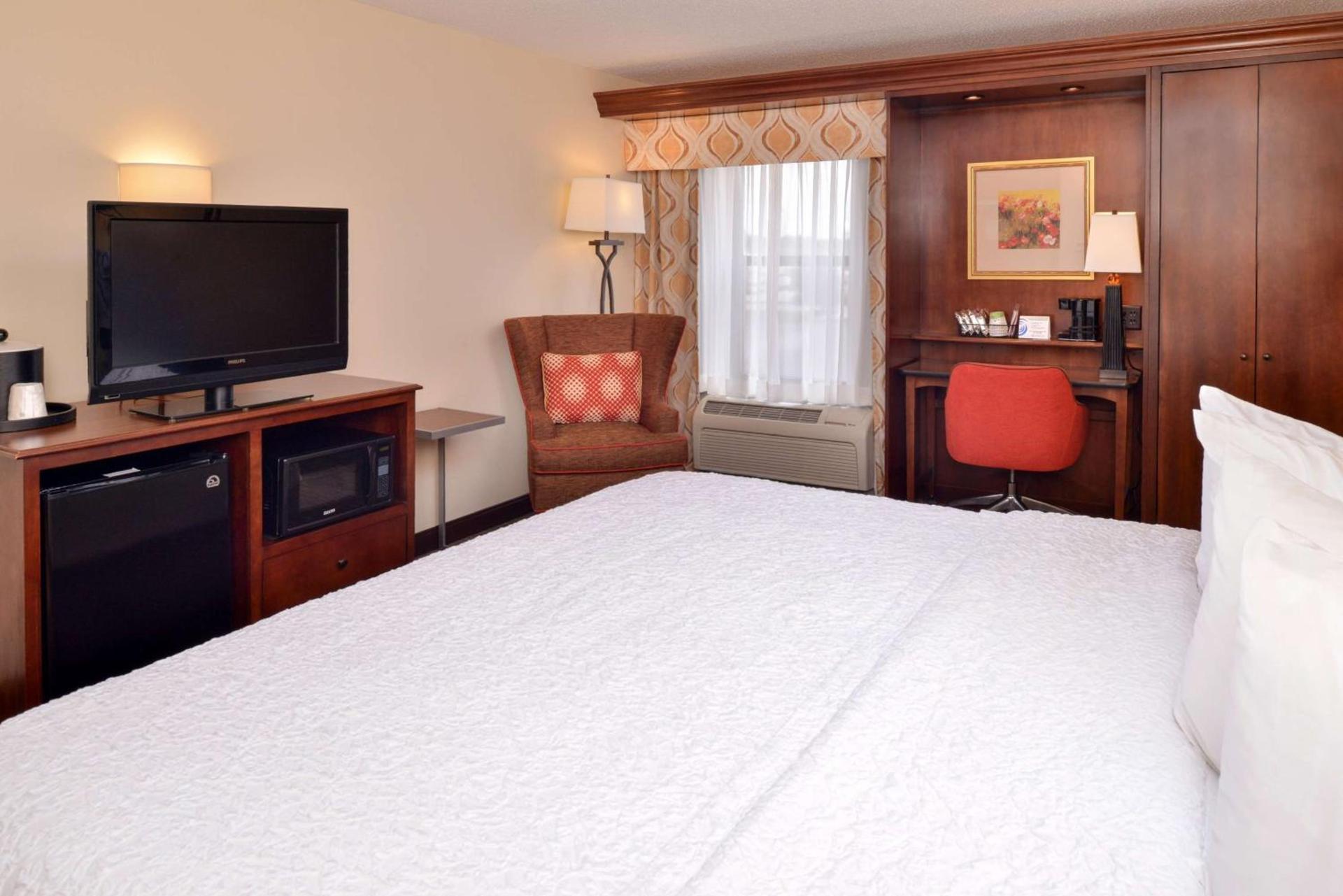 Hampton Inn Elkhart photo 17