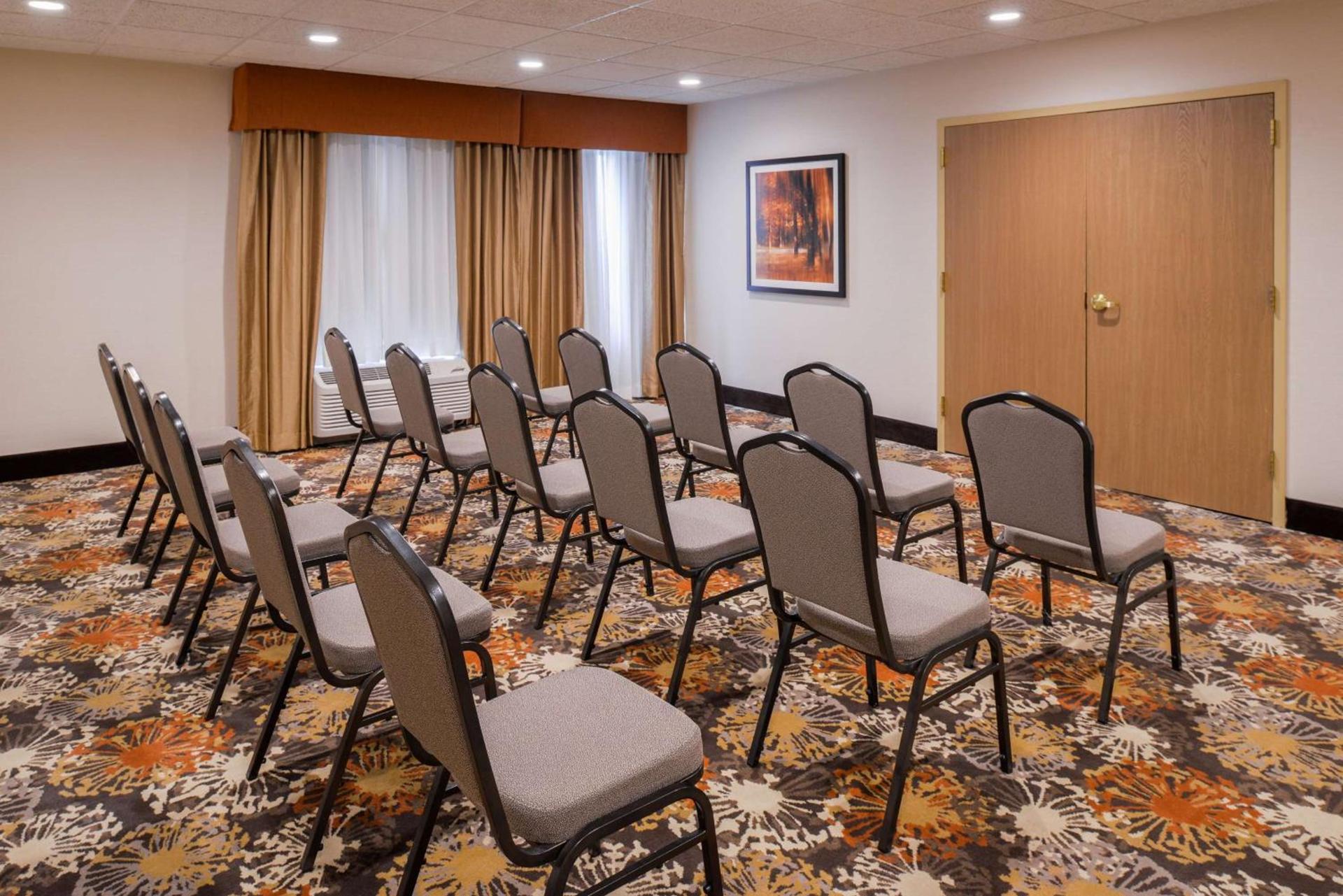 Hampton Inn Elkhart photo 28