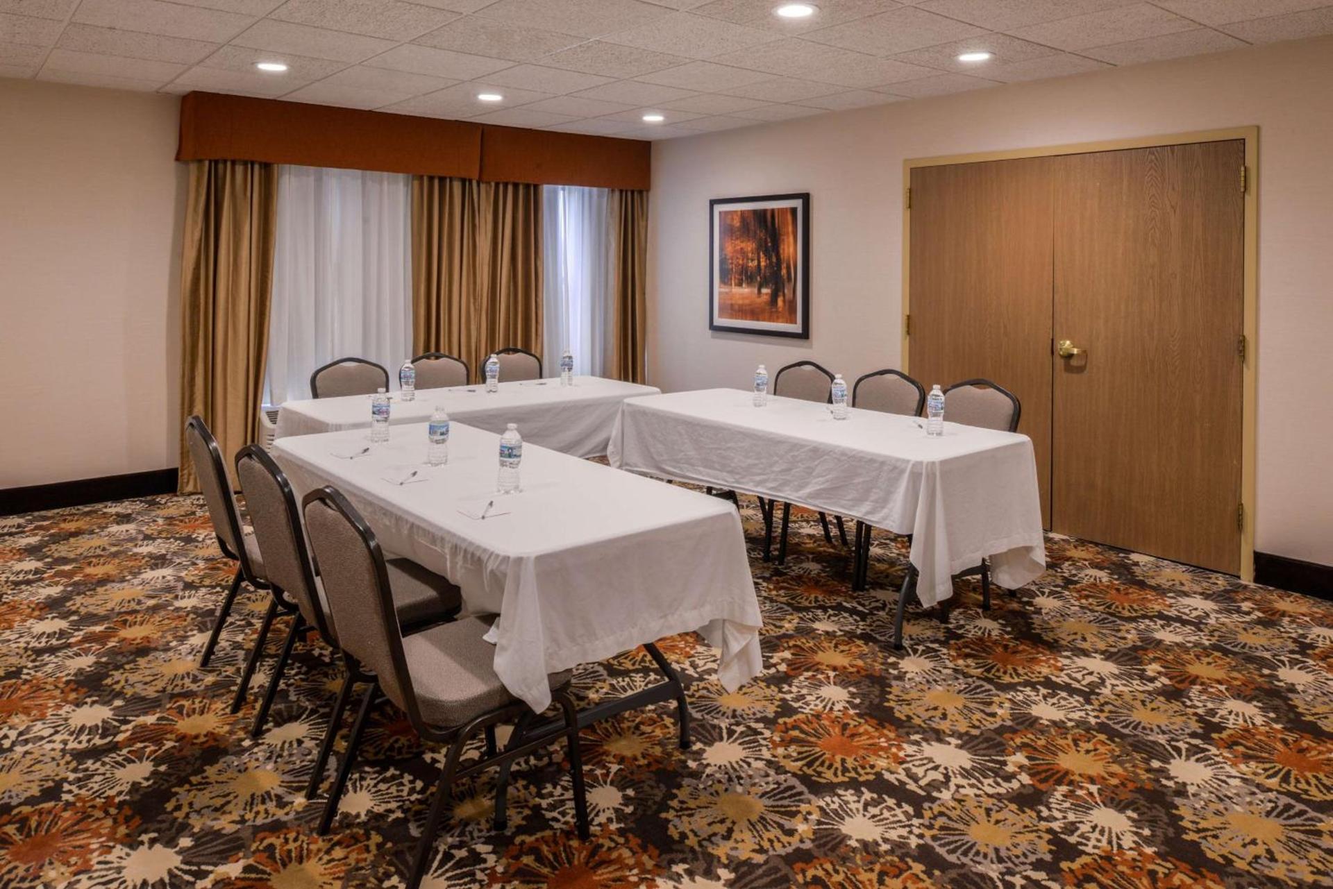Hampton Inn Elkhart photo 29