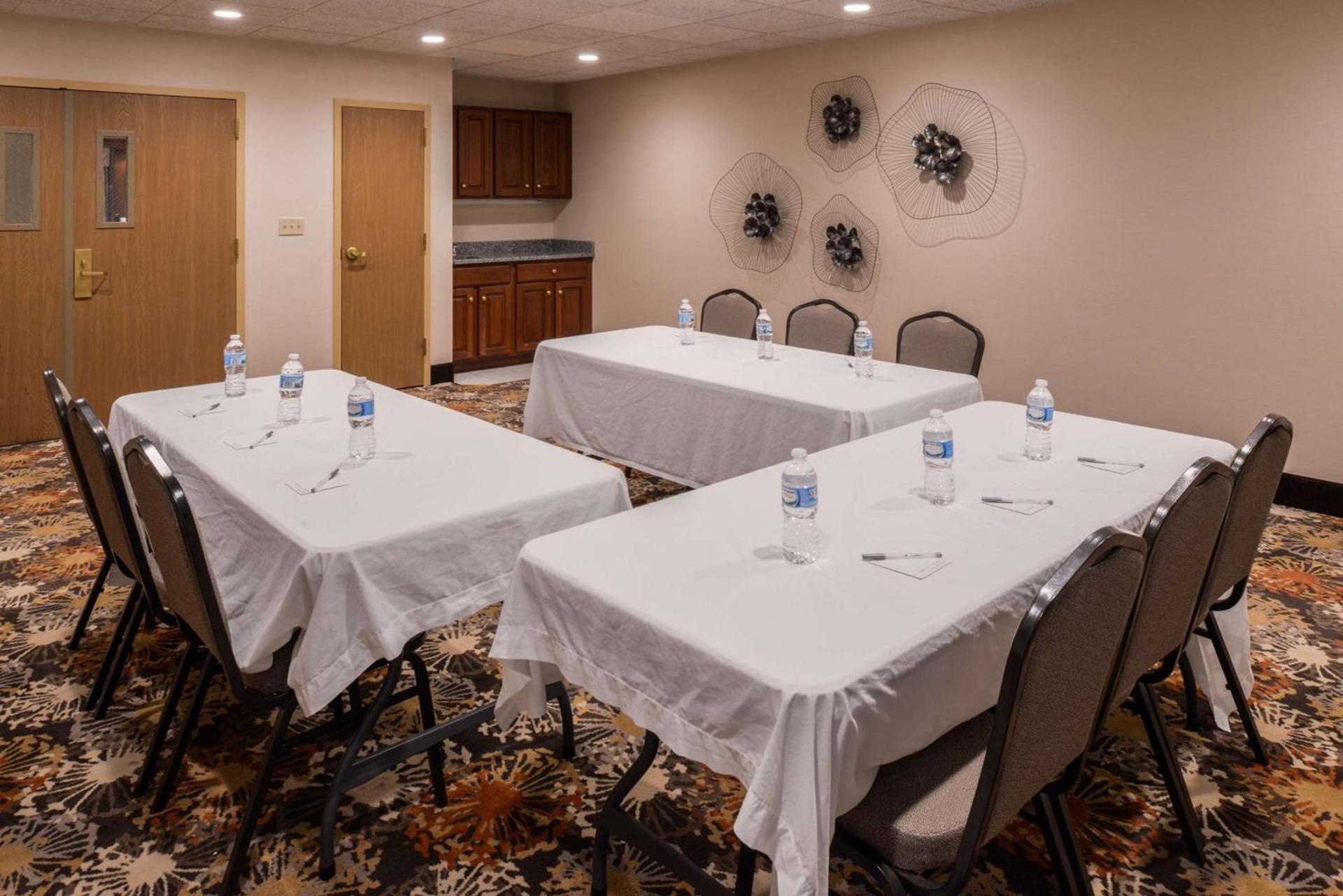 Hampton Inn Elkhart photo 31