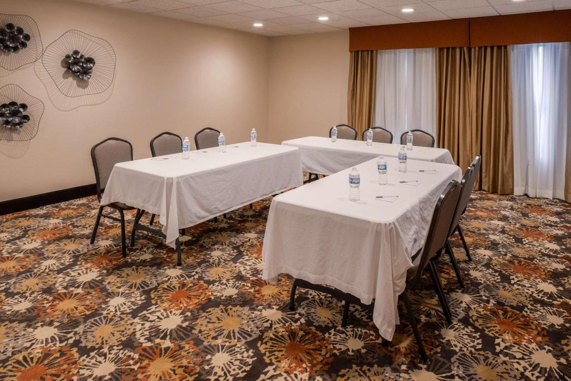 Hampton Inn Elkhart photo 33