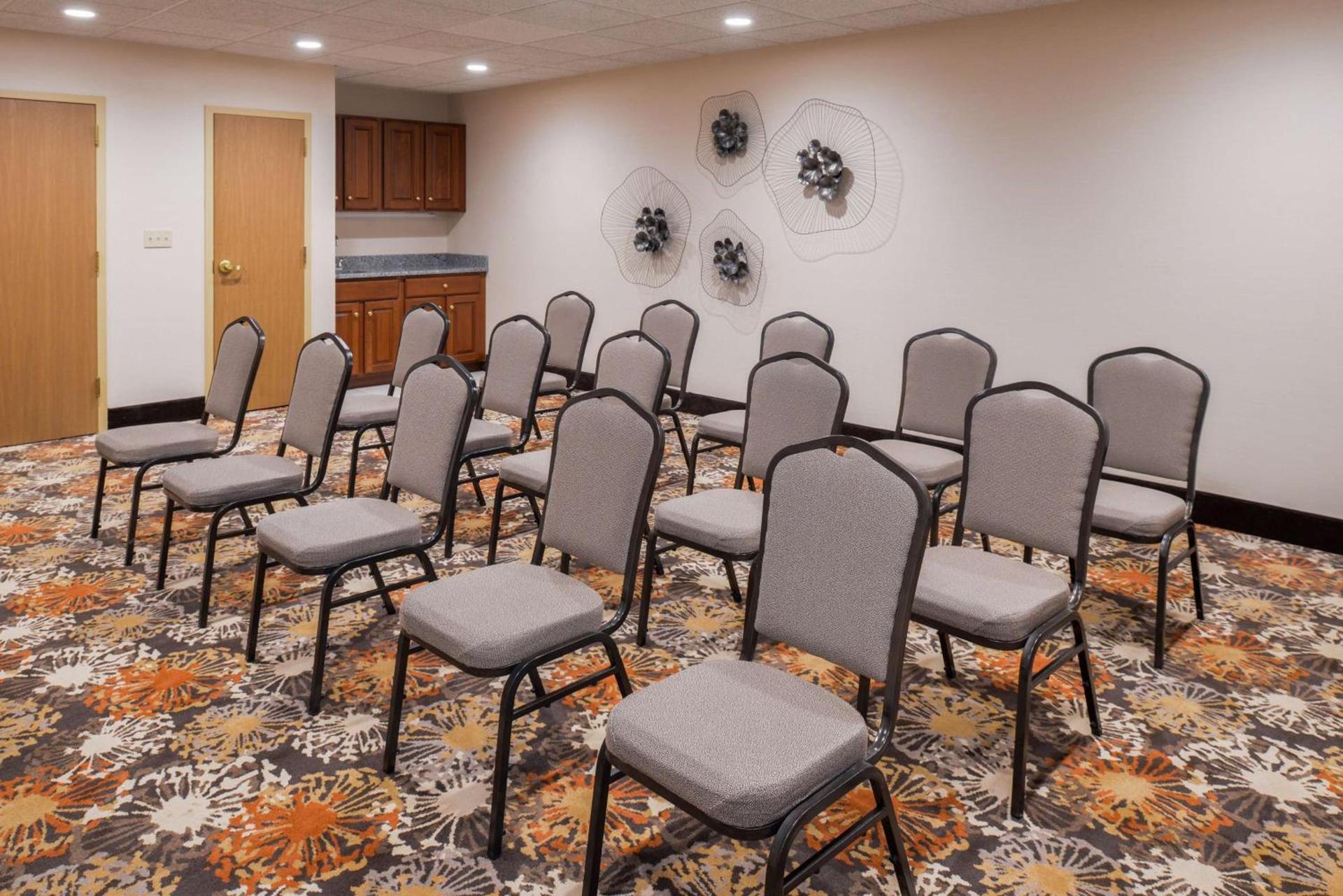 Hampton Inn Elkhart photo 32