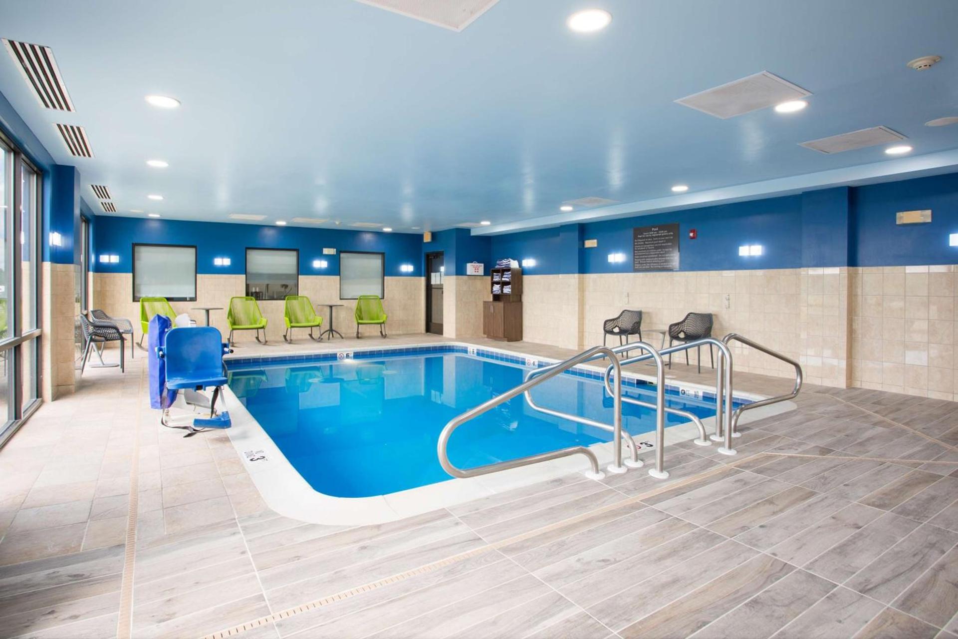Hampton Inn Elkins photo 9