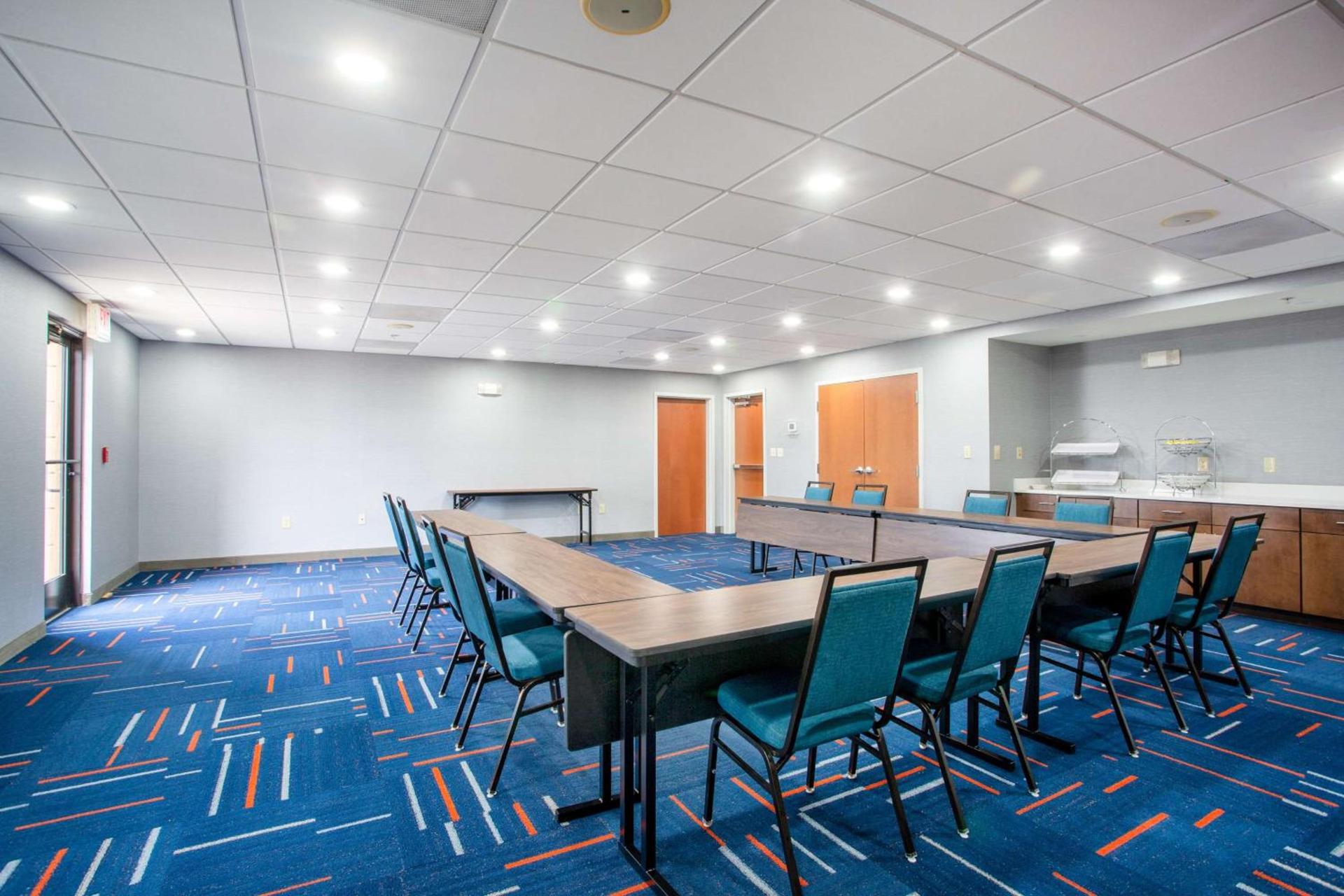 Hampton Inn Elkins photo 26