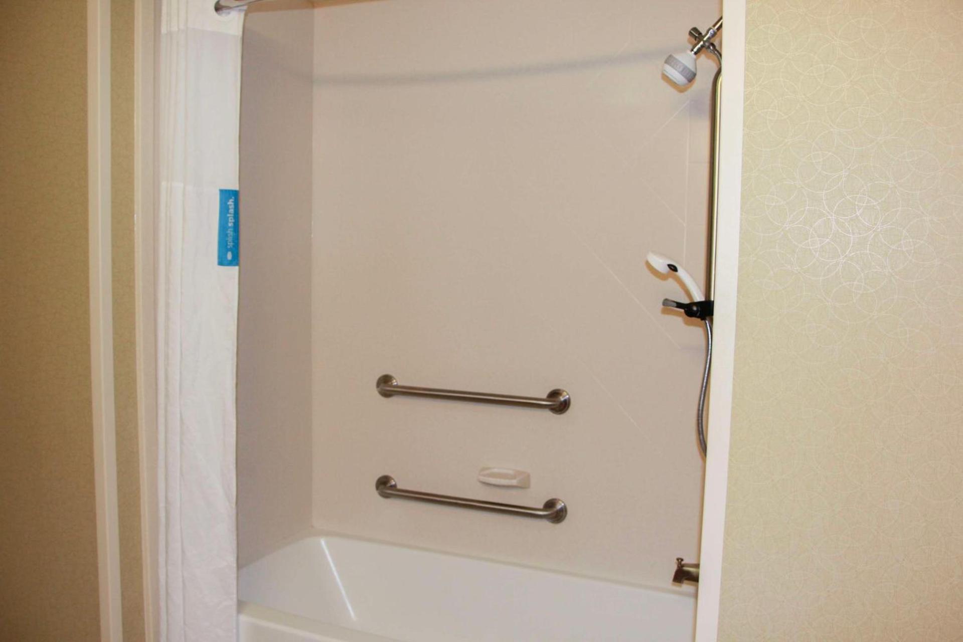 Hampton Inn & Suites Radcliff/Fort Knox photo 17
