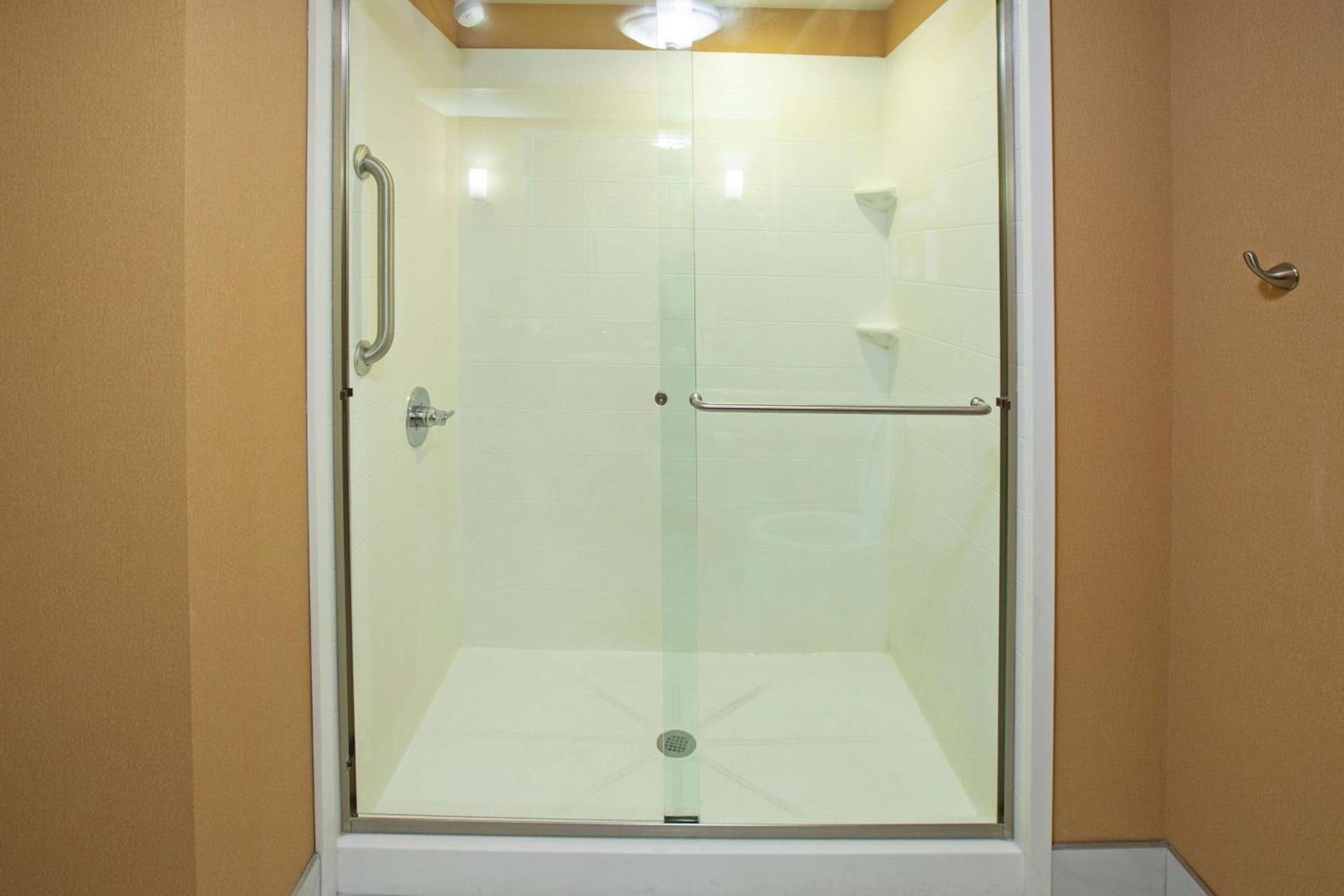 Hampton Inn Elizabethtown photo 4