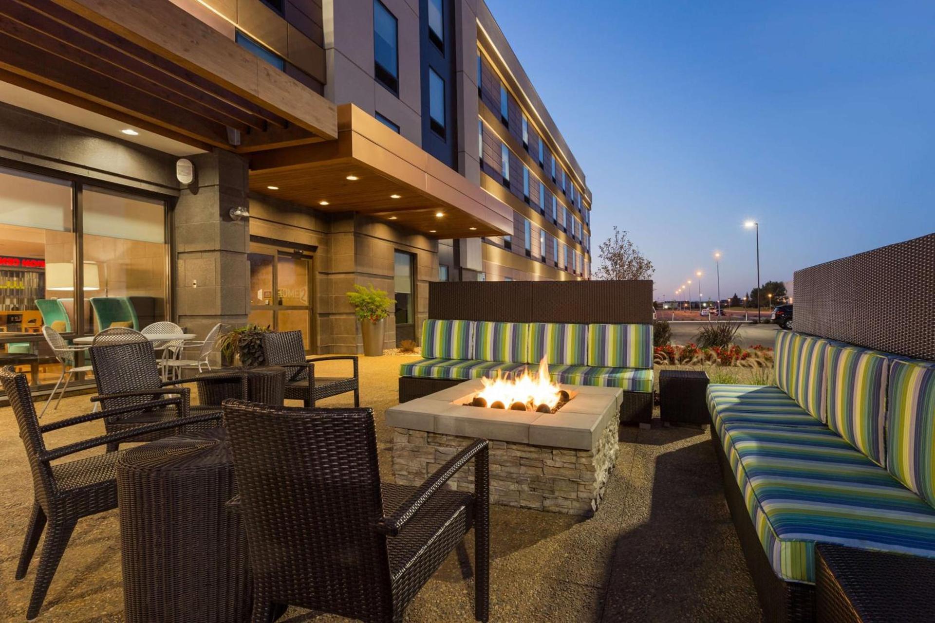 Home2 Suites by Hilton Fargo photo 2