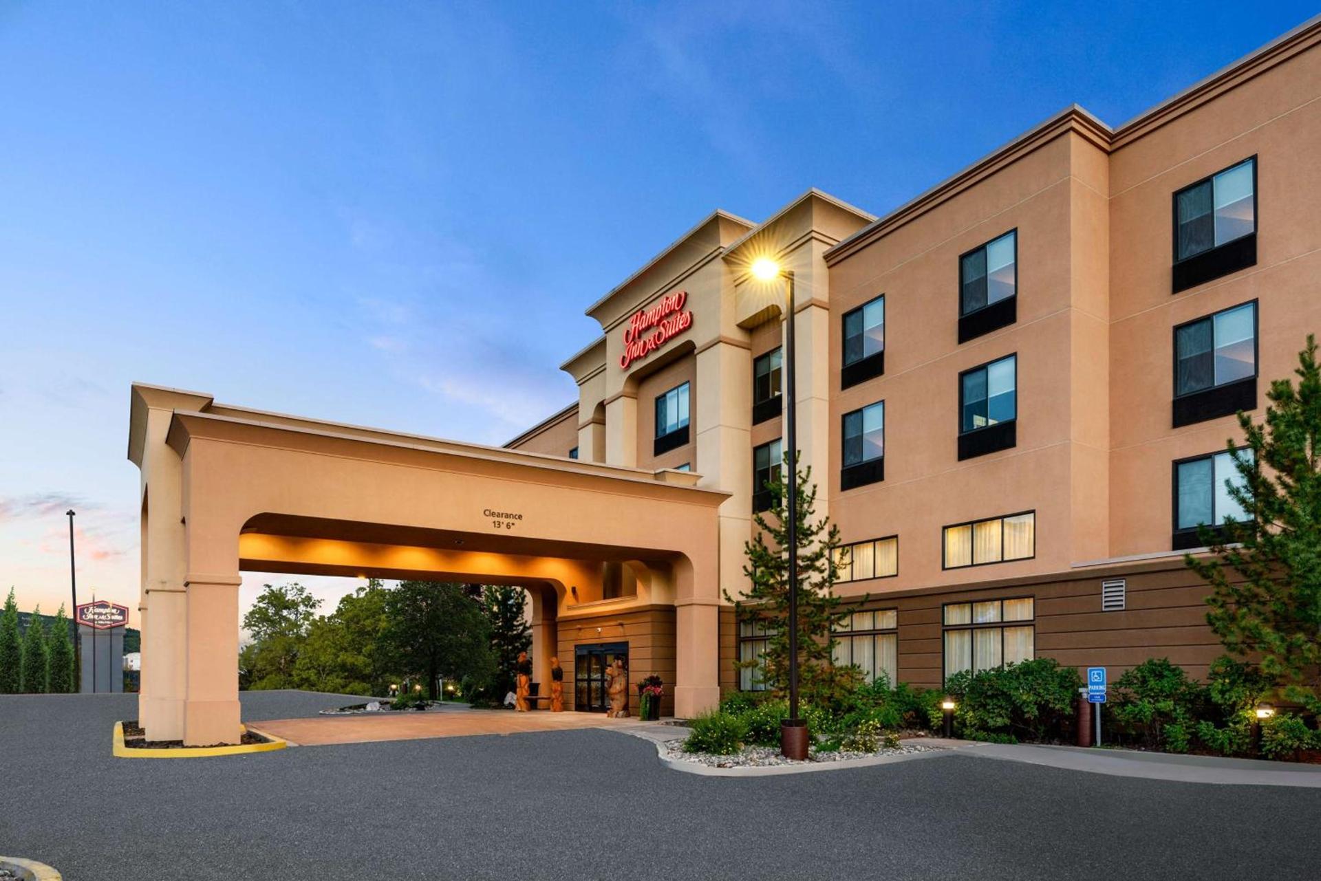 Hampton Inn & Suites Fairbanks photo 1