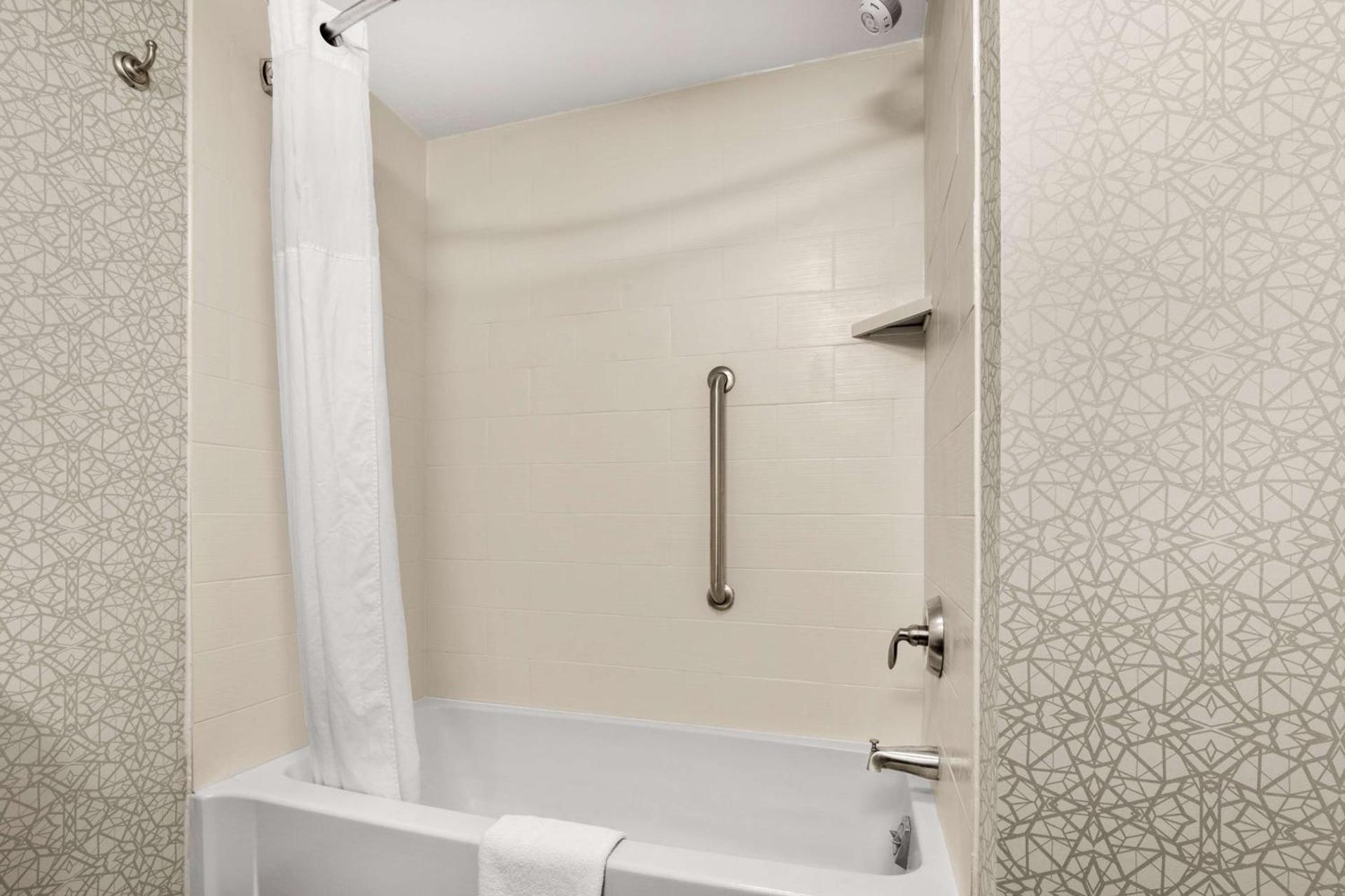 Hampton Inn & Suites Fairbanks photo 22