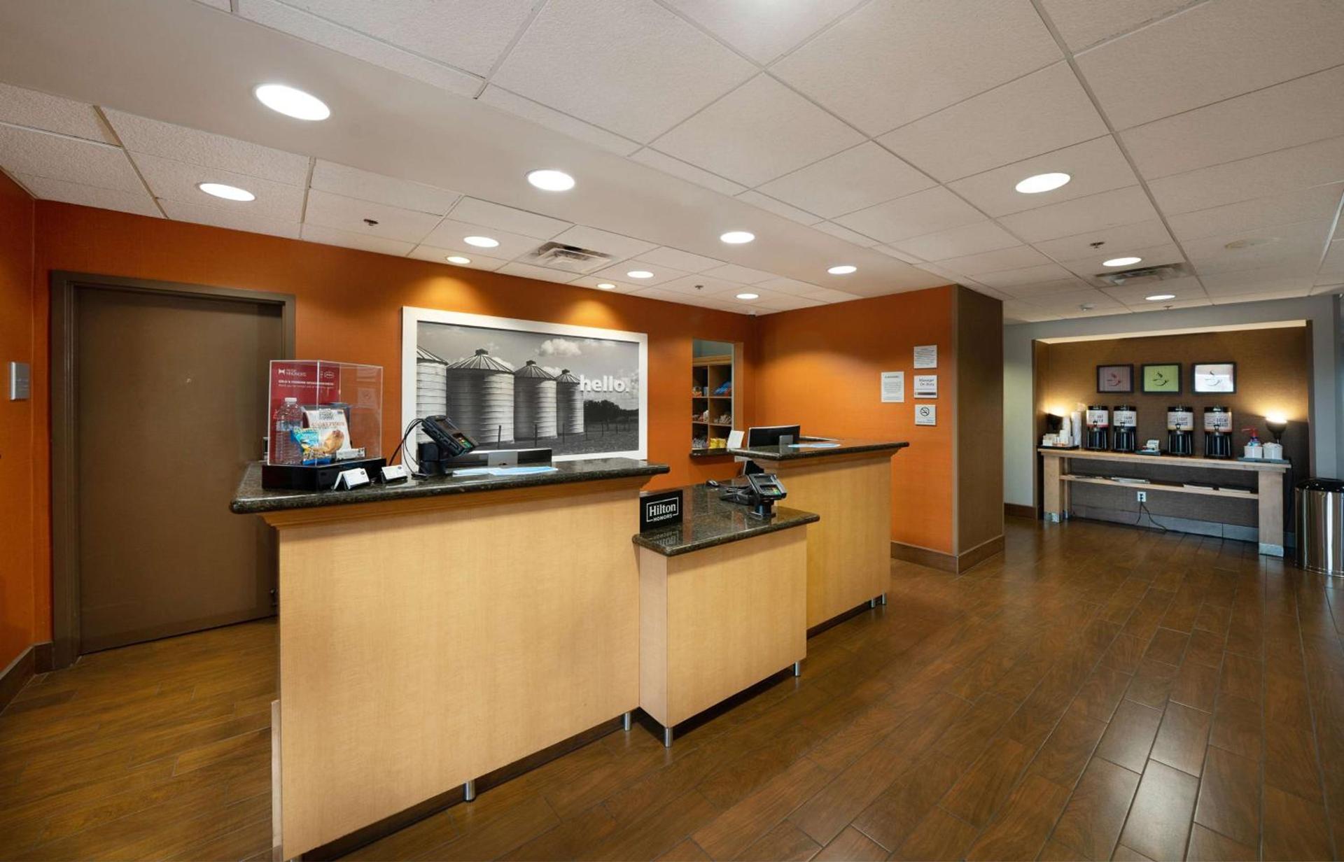 Hampton Inn & Suites Madera photo 2