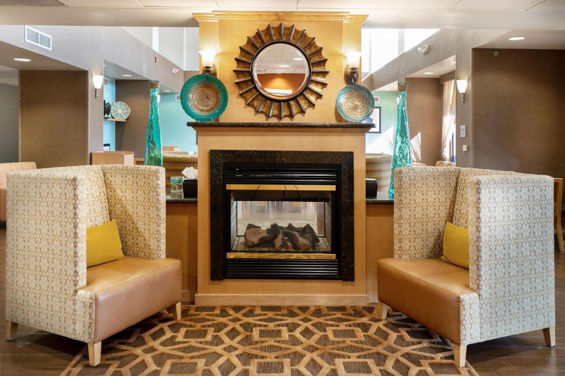 Hampton Inn & Suites Madera photo 3