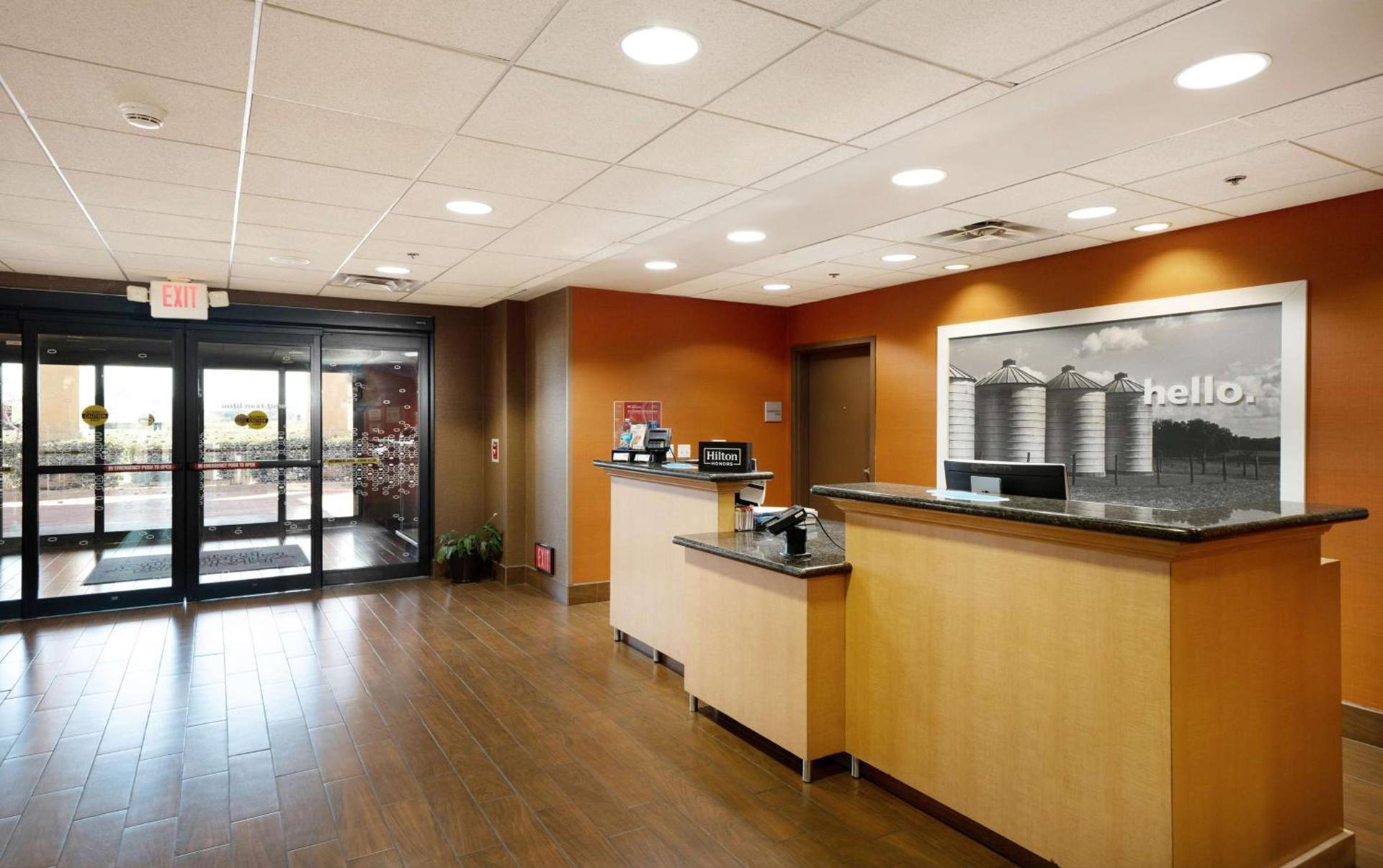 Hampton Inn & Suites Madera photo 4