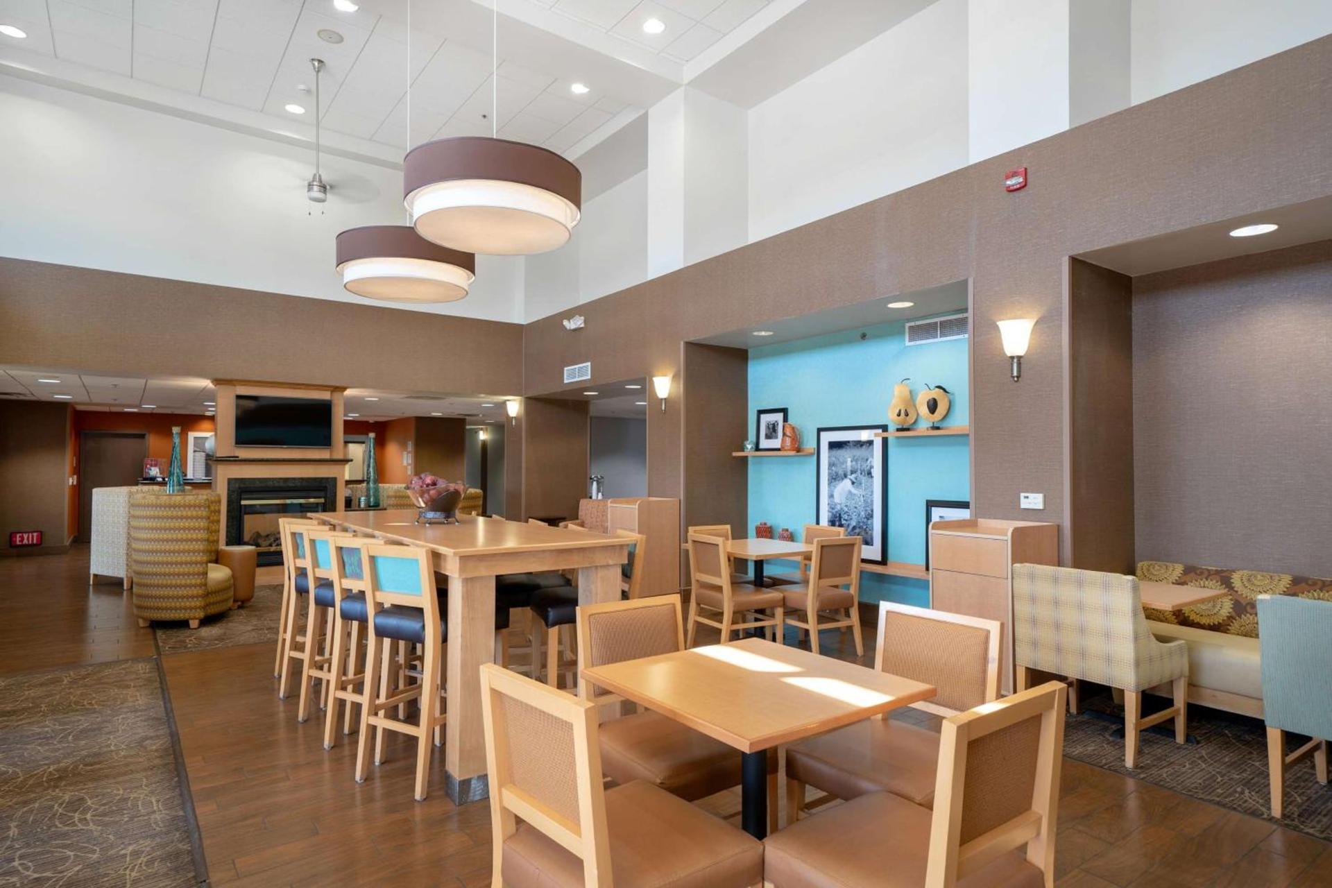 Hampton Inn & Suites Madera photo 9
