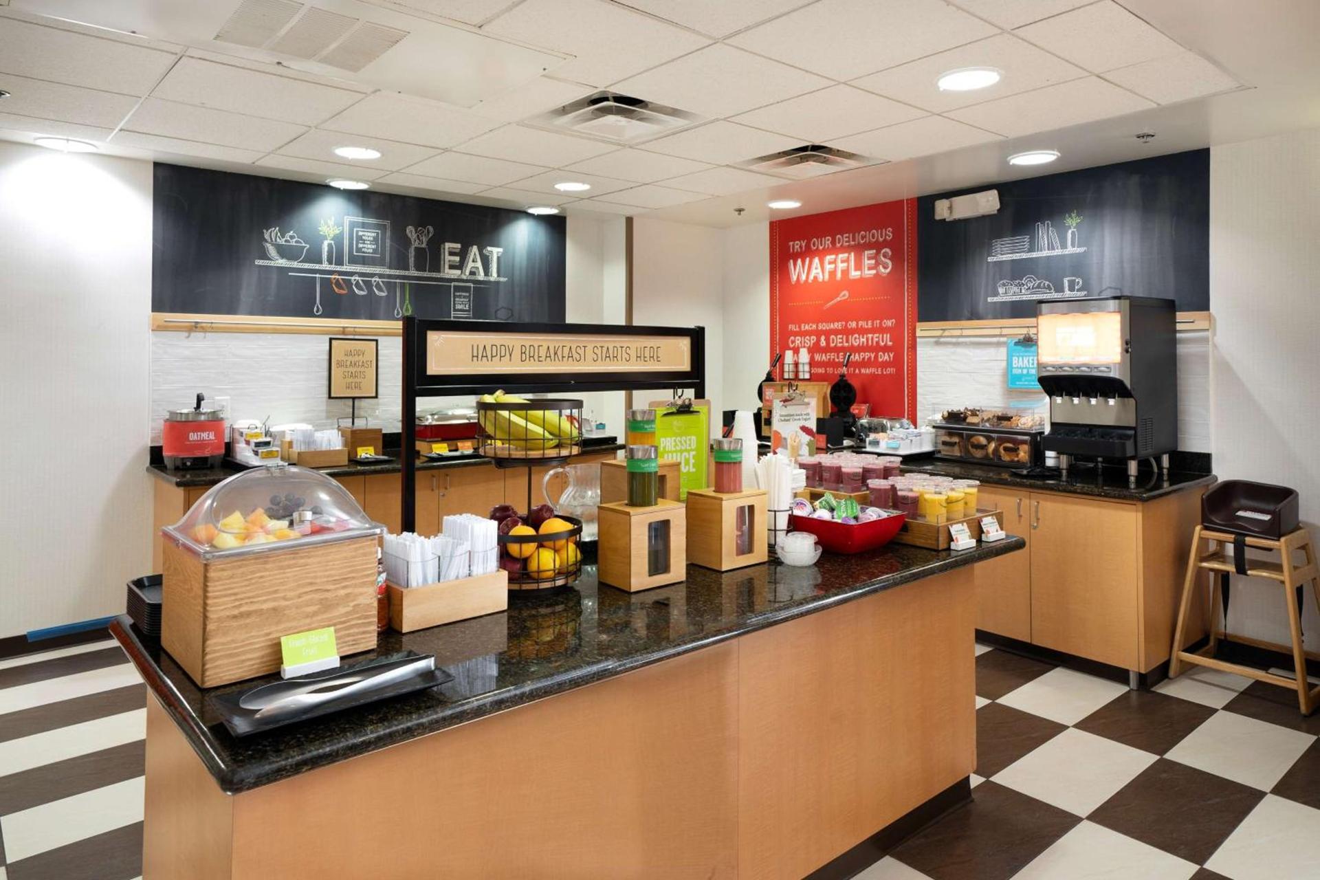 Hampton Inn & Suites Madera photo 13