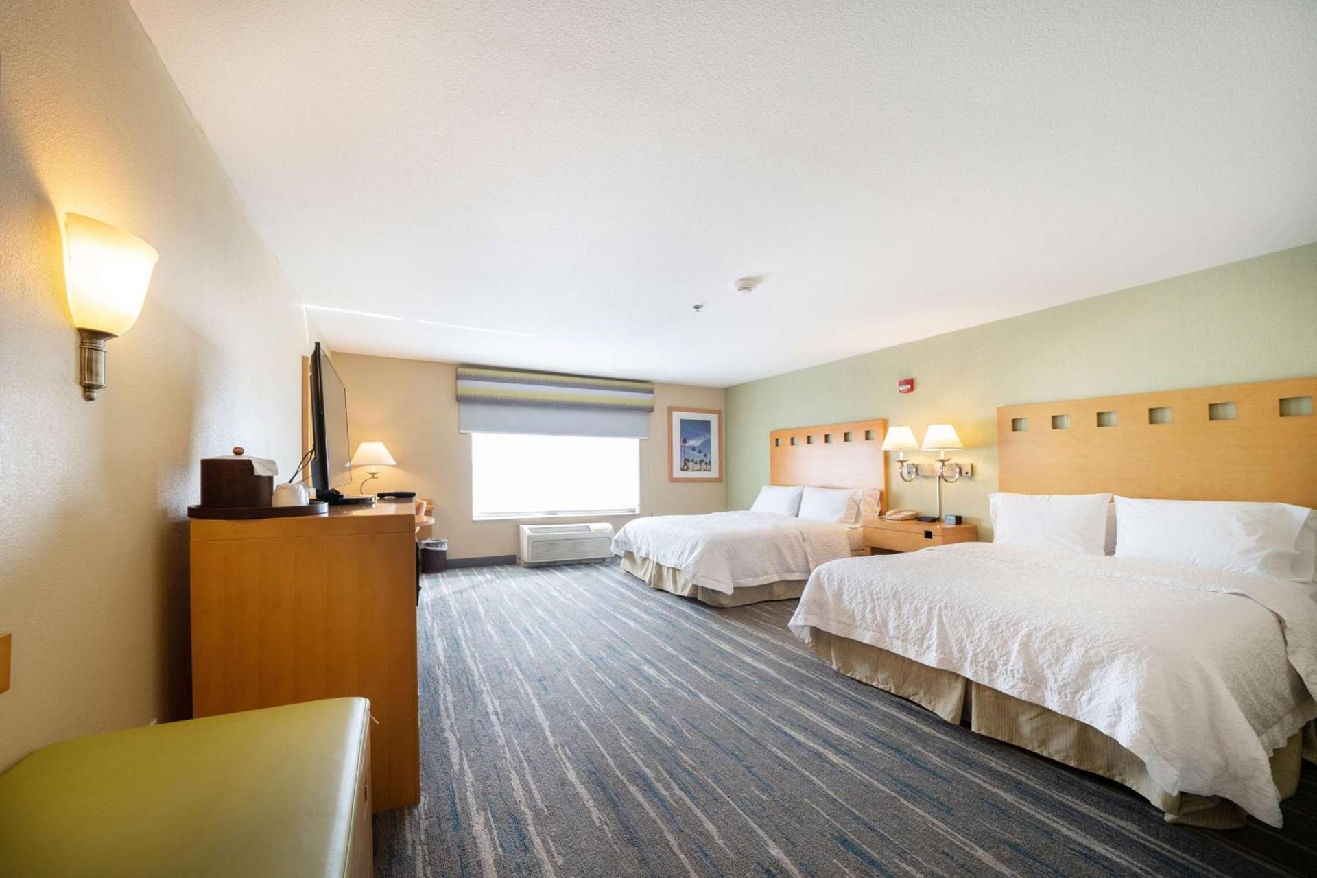 Hampton Inn & Suites Madera photo 17