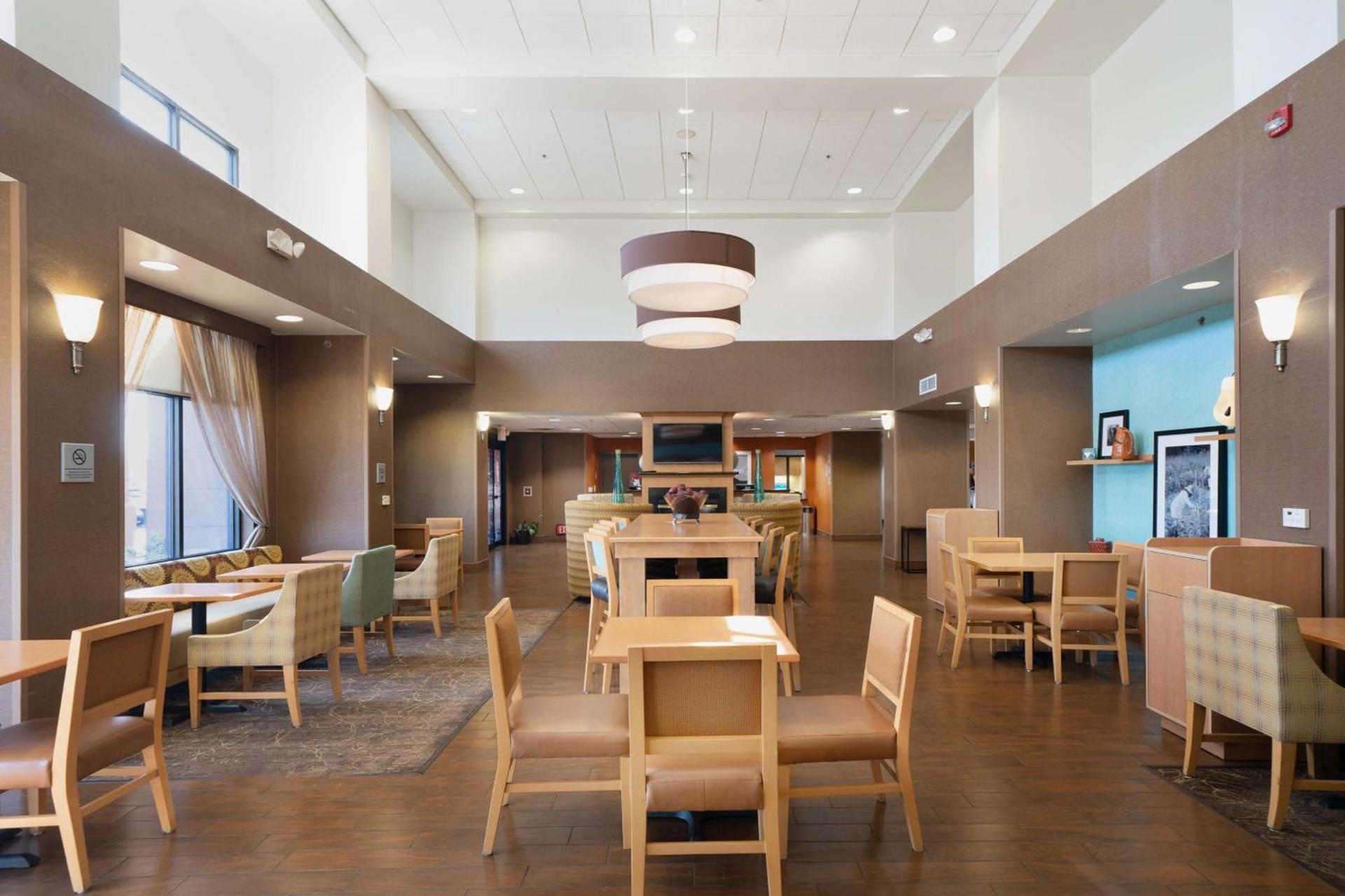 Hampton Inn & Suites Madera photo 14
