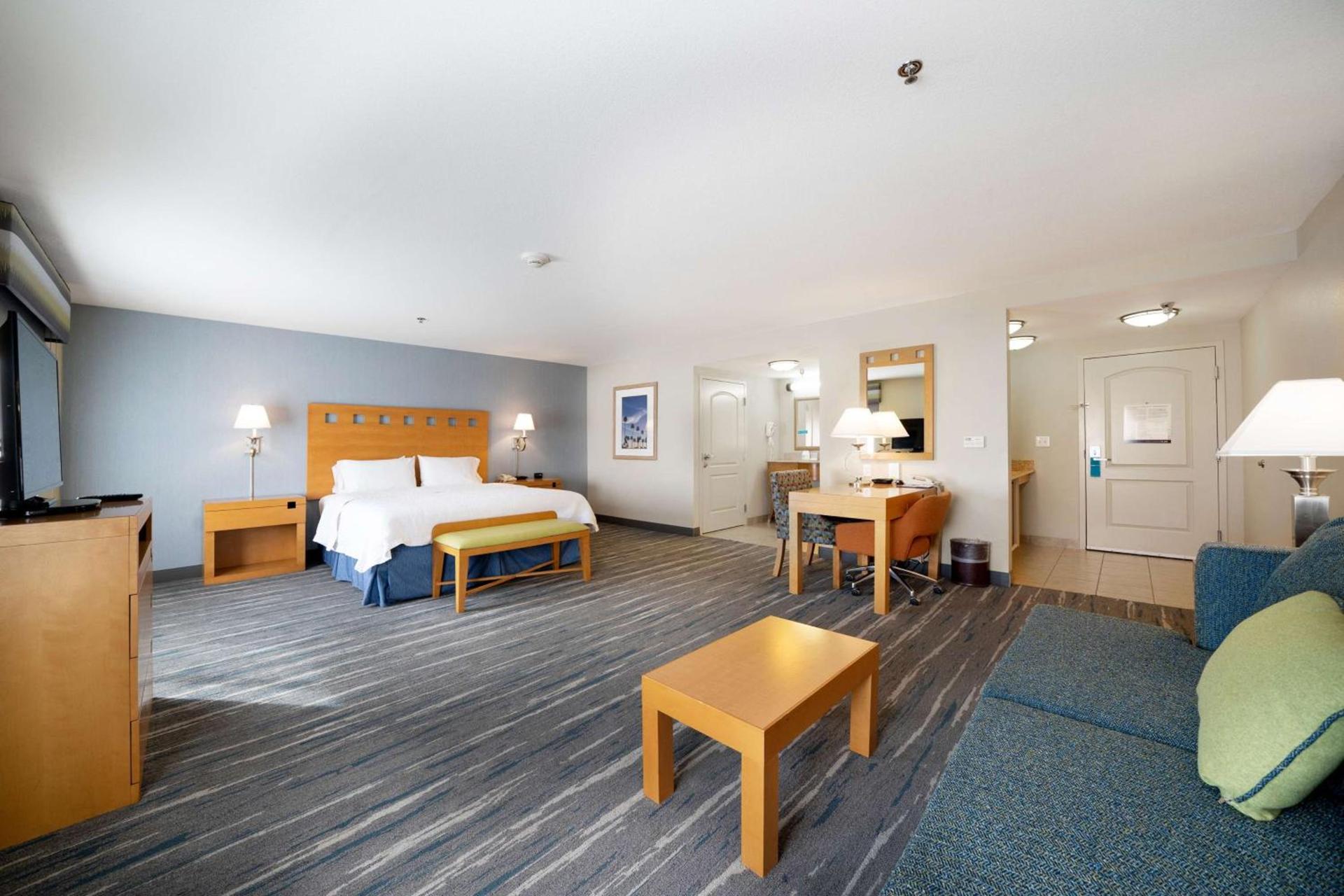 Hampton Inn & Suites Madera photo 19