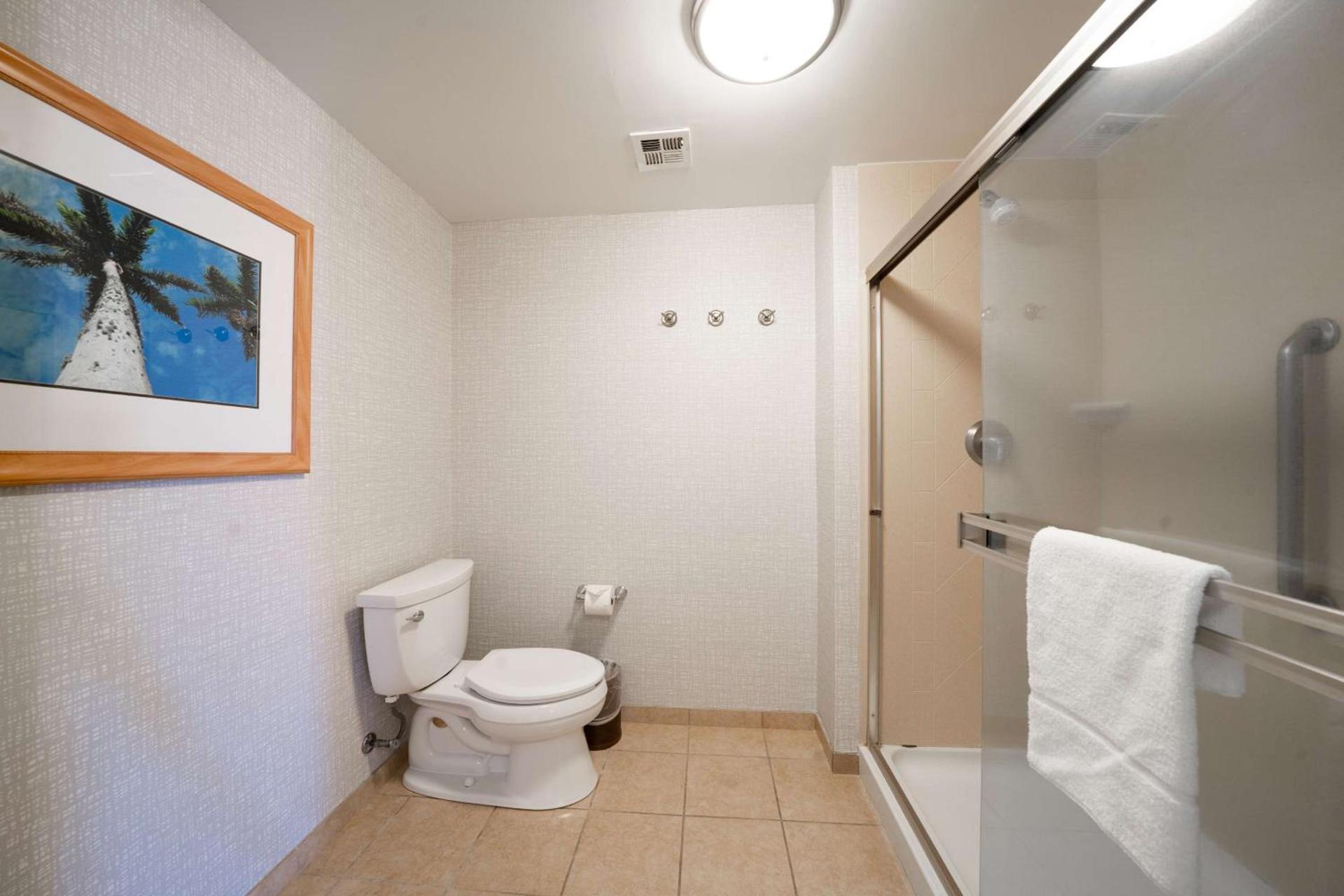Hampton Inn & Suites Madera photo 32