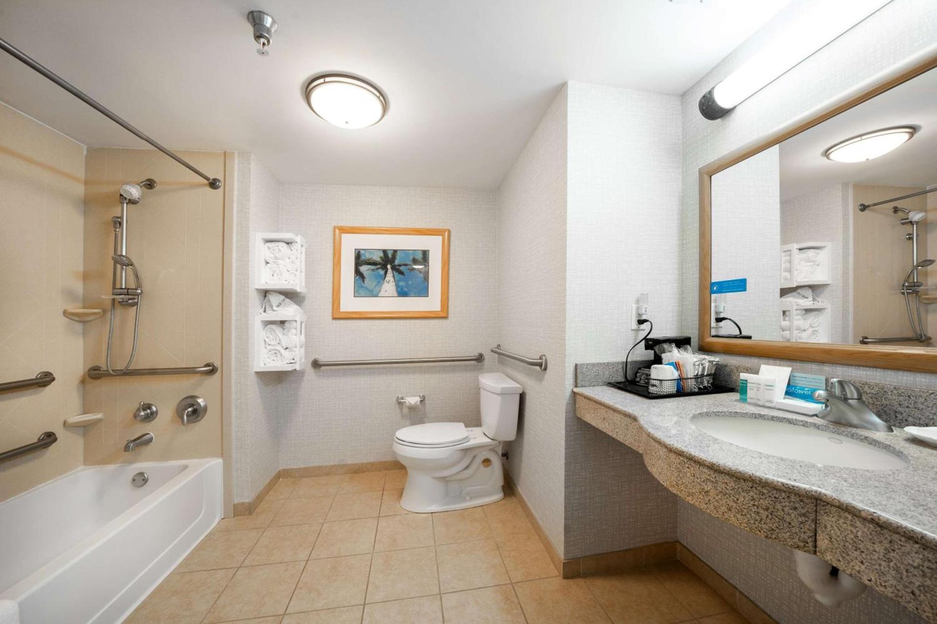 Hampton Inn & Suites Madera photo 34