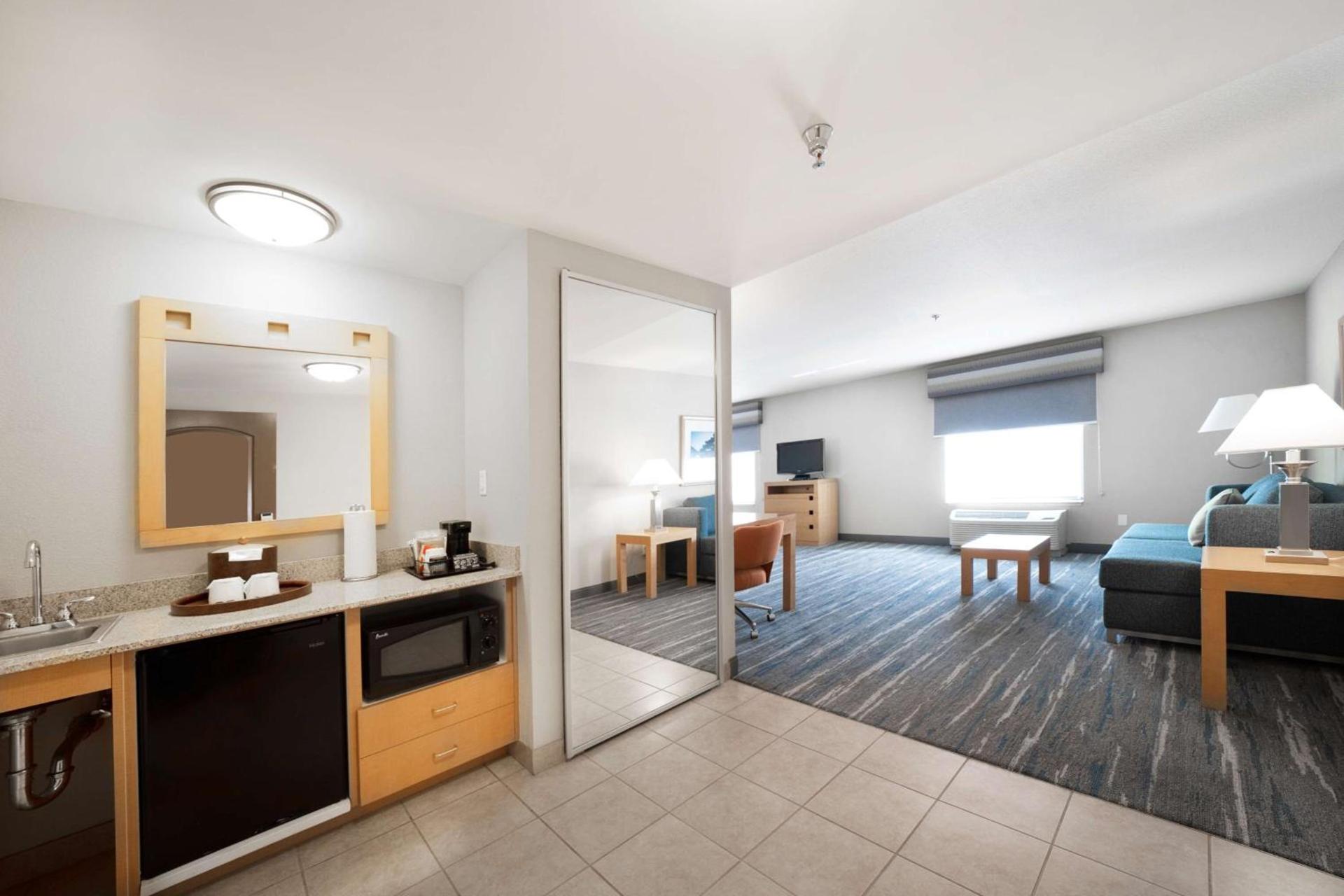 Hampton Inn & Suites Madera photo 37