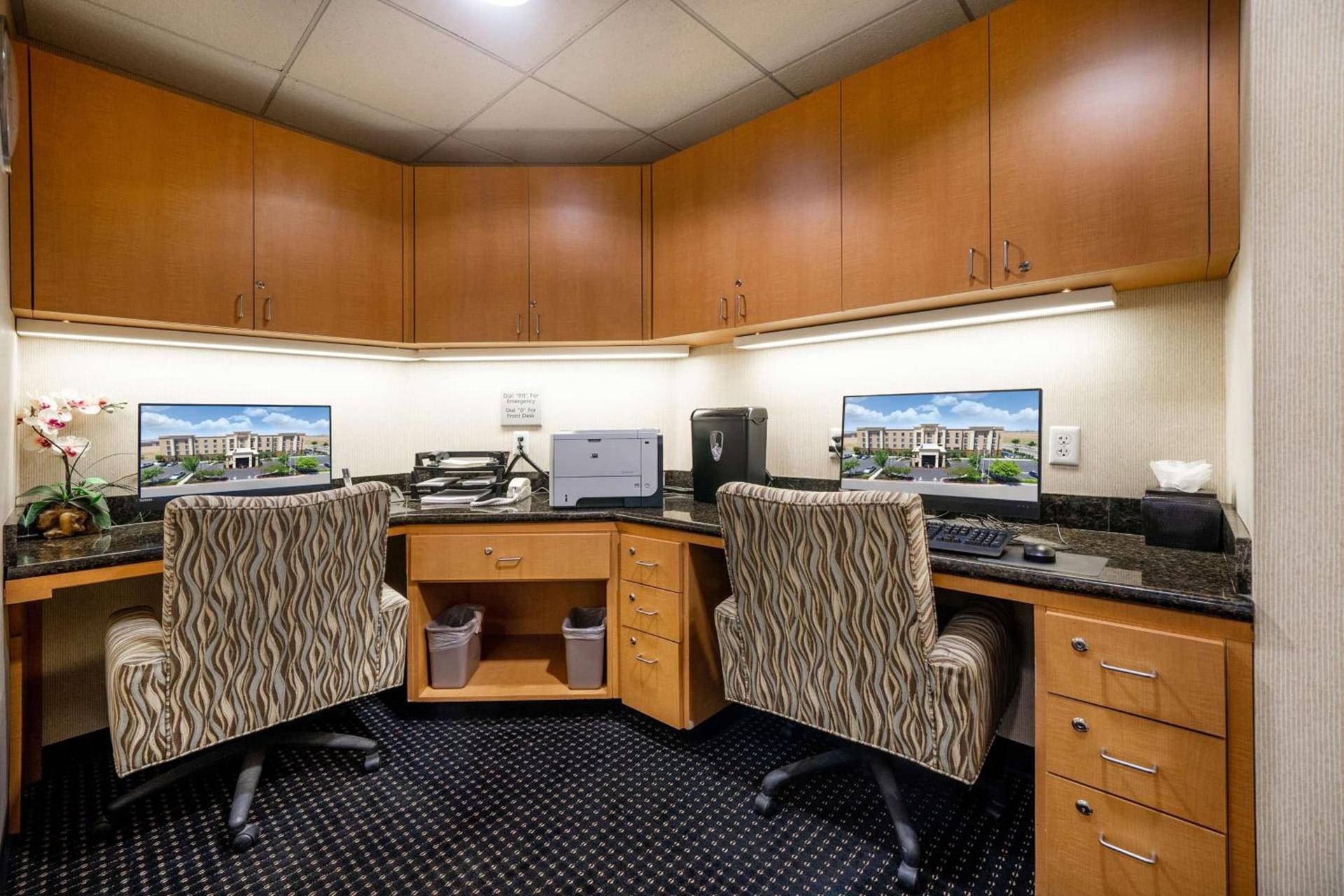 Hampton Inn & Suites Madera photo 39