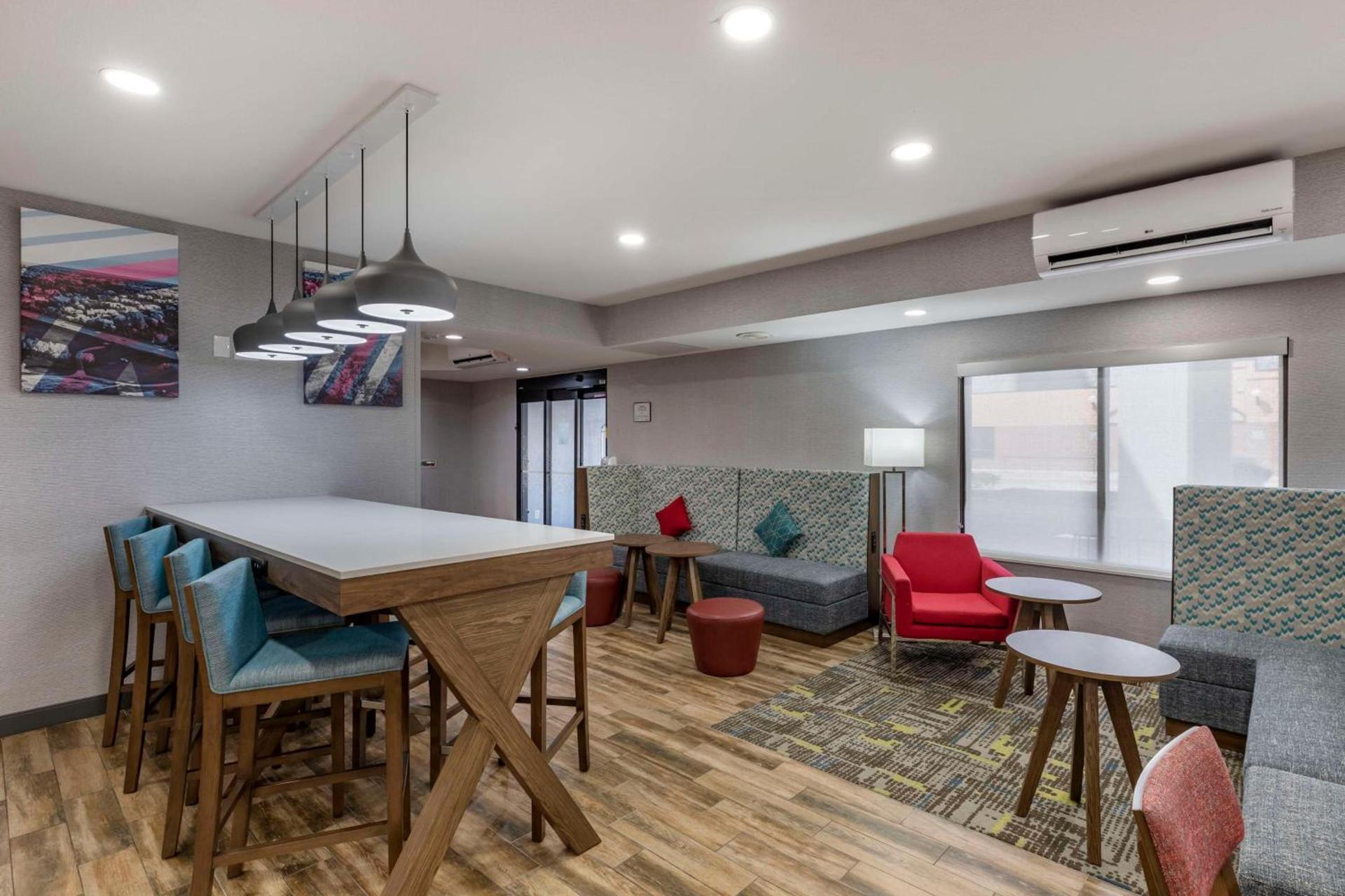 Hampton Inn Fort Collins photo 6