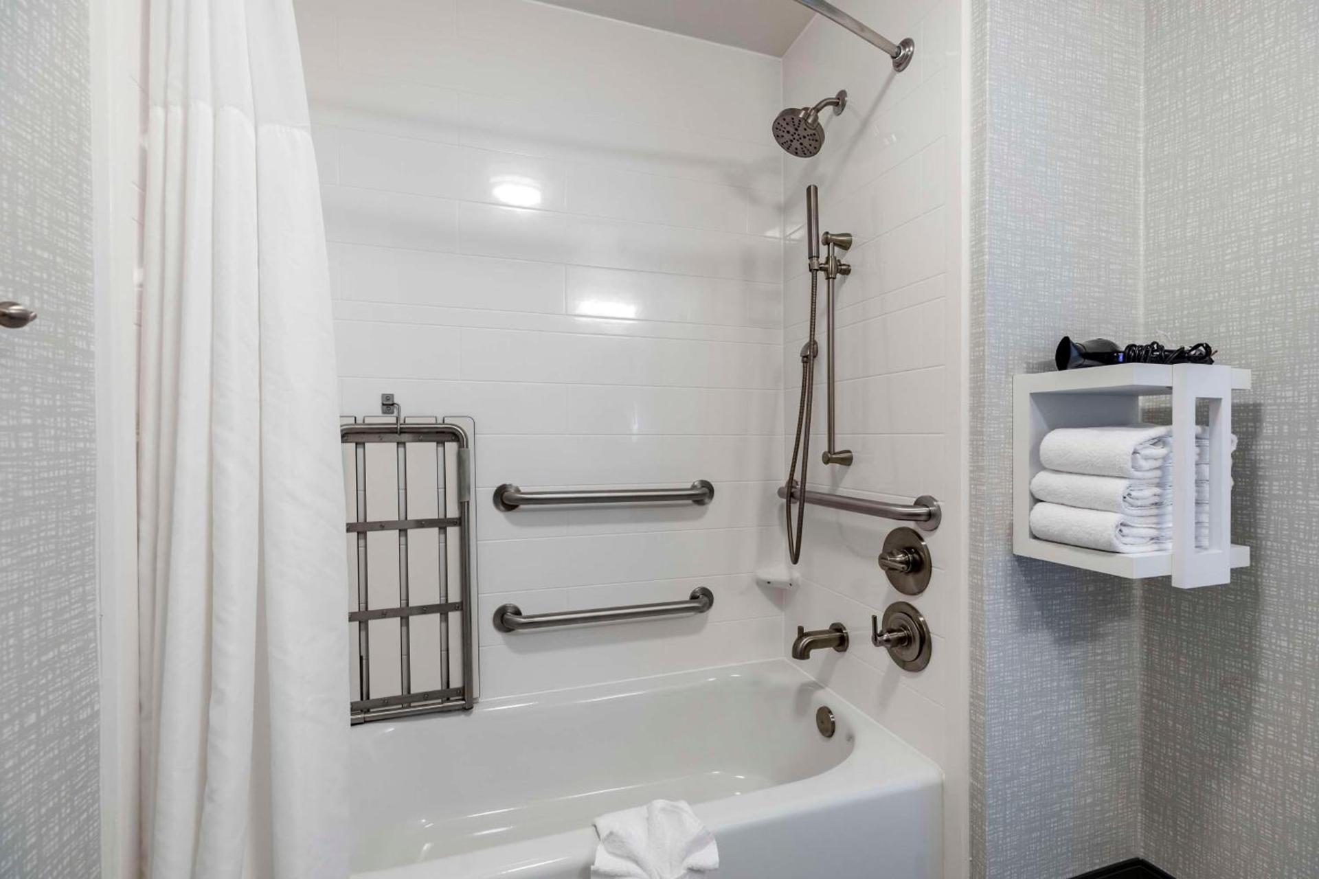 Hampton Inn Fort Collins photo 12