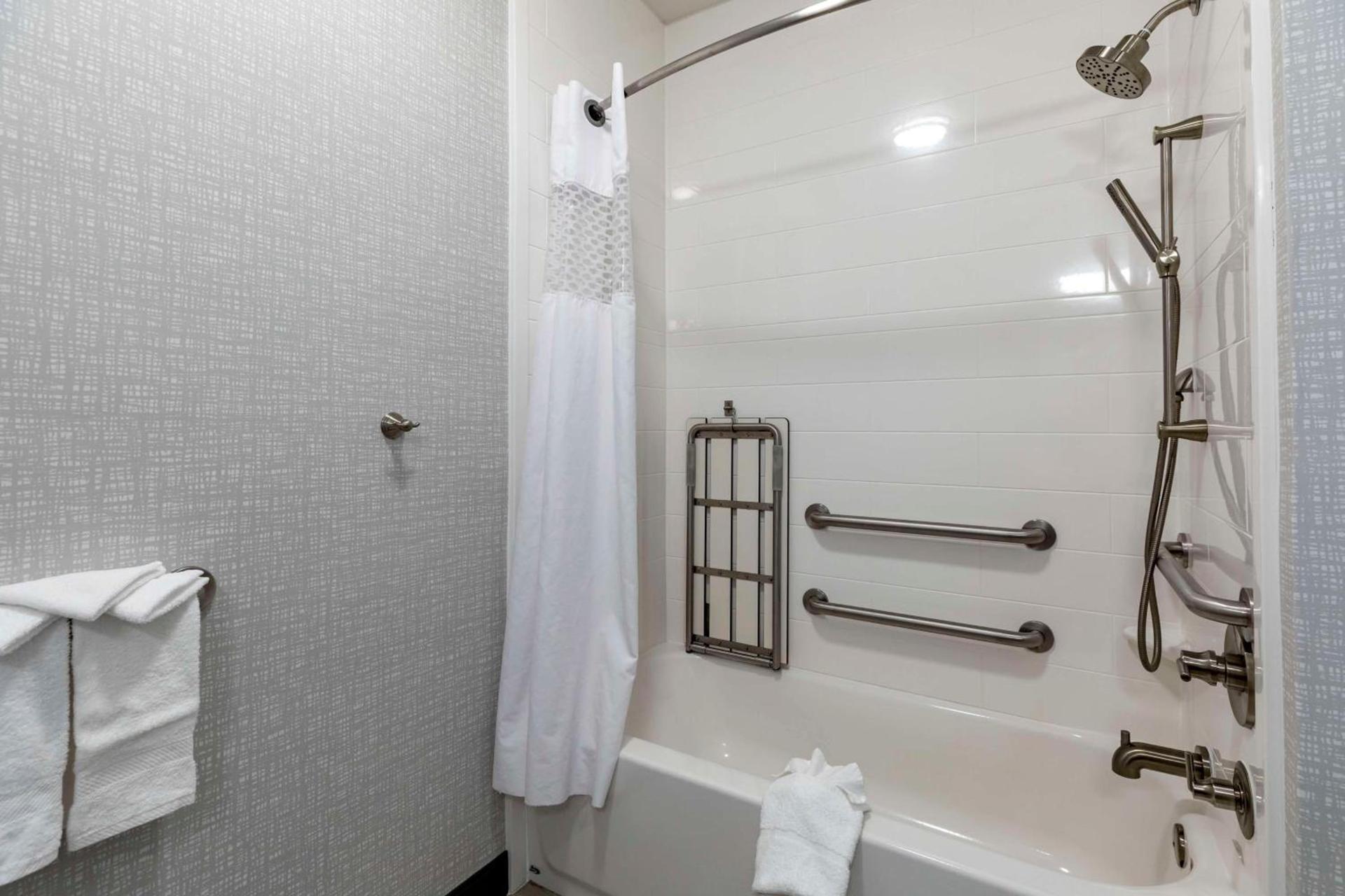 Hampton Inn Fort Collins photo 13