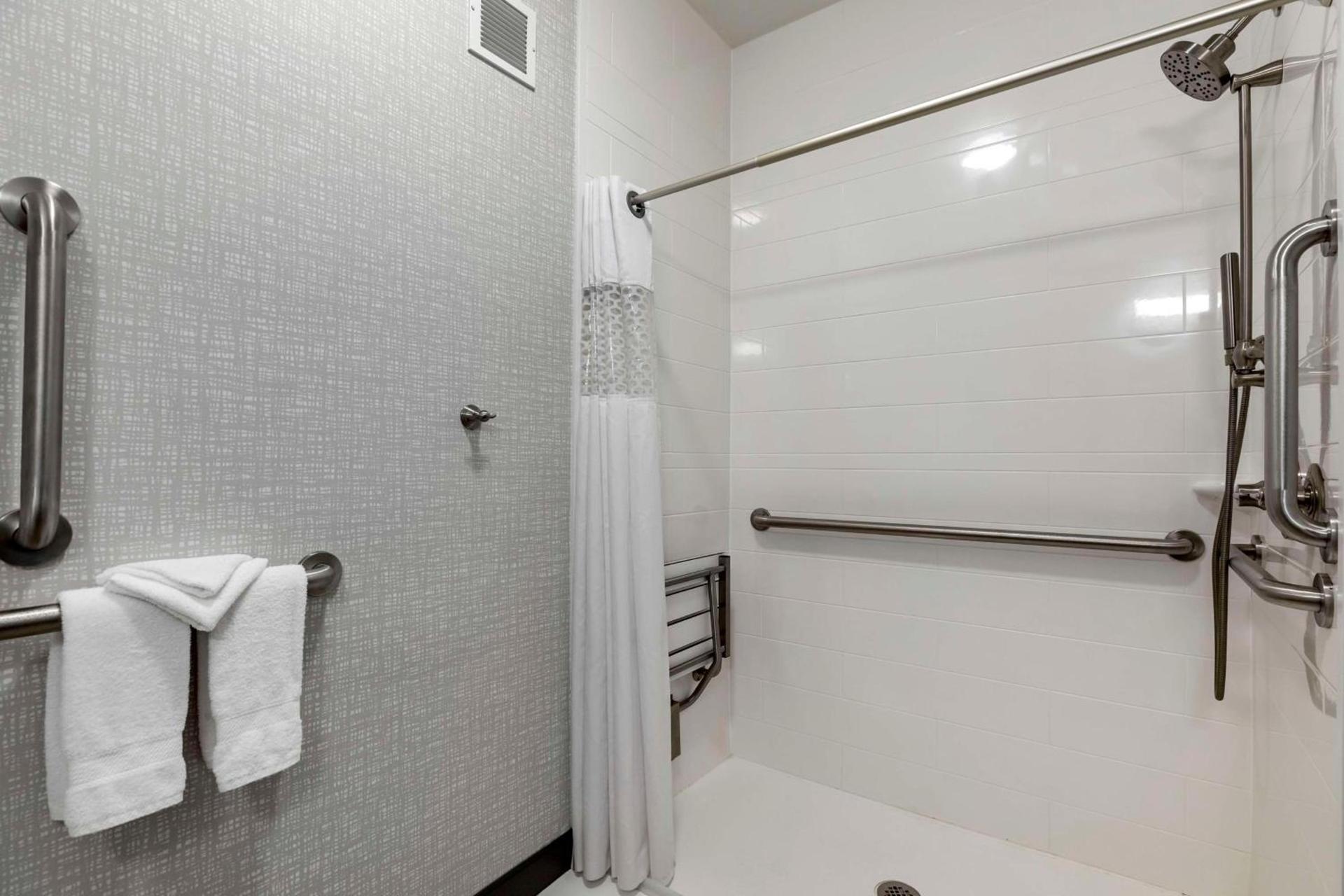 Hampton Inn Fort Collins photo 17