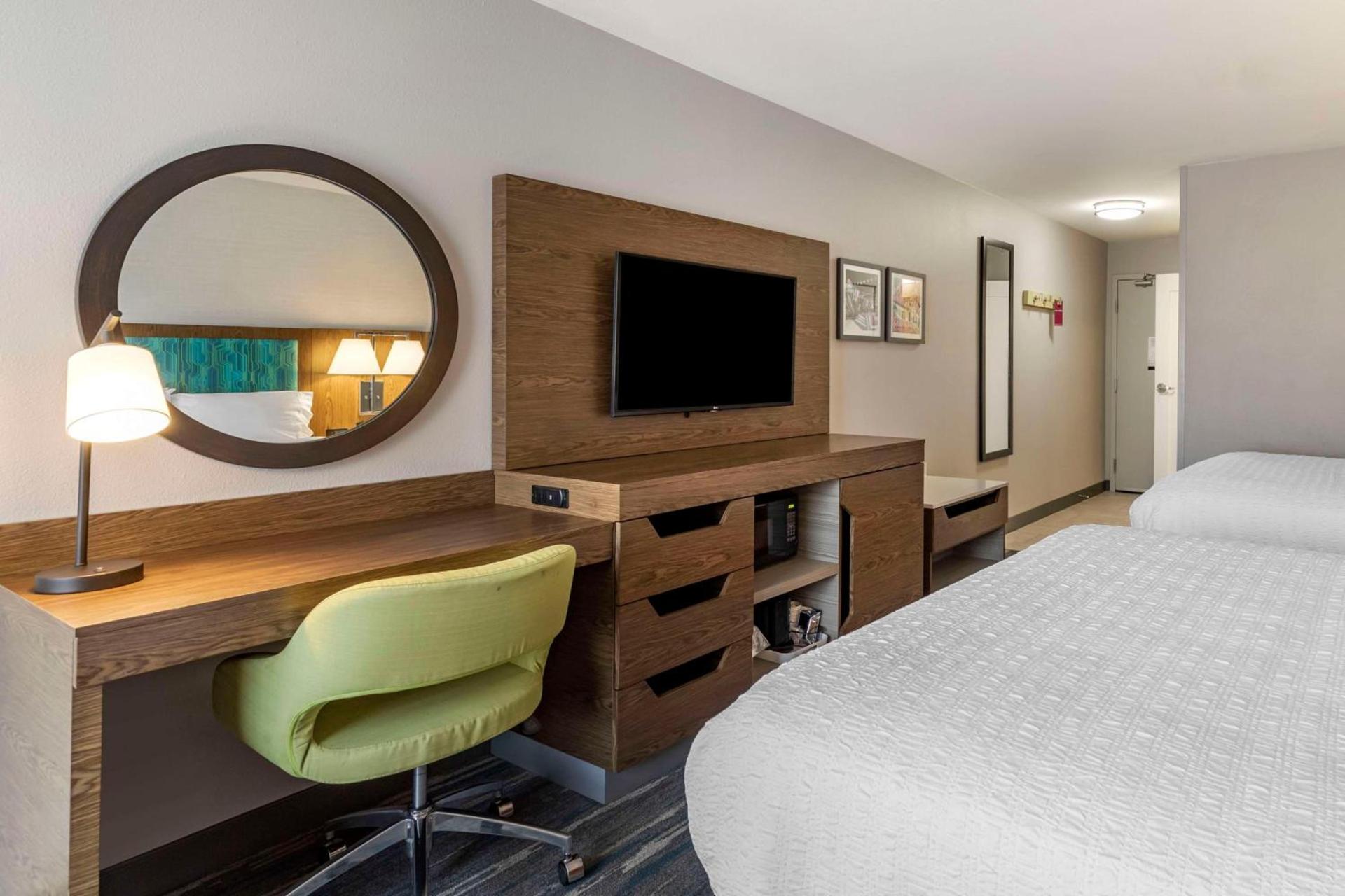 Hampton Inn Fort Collins photo 30